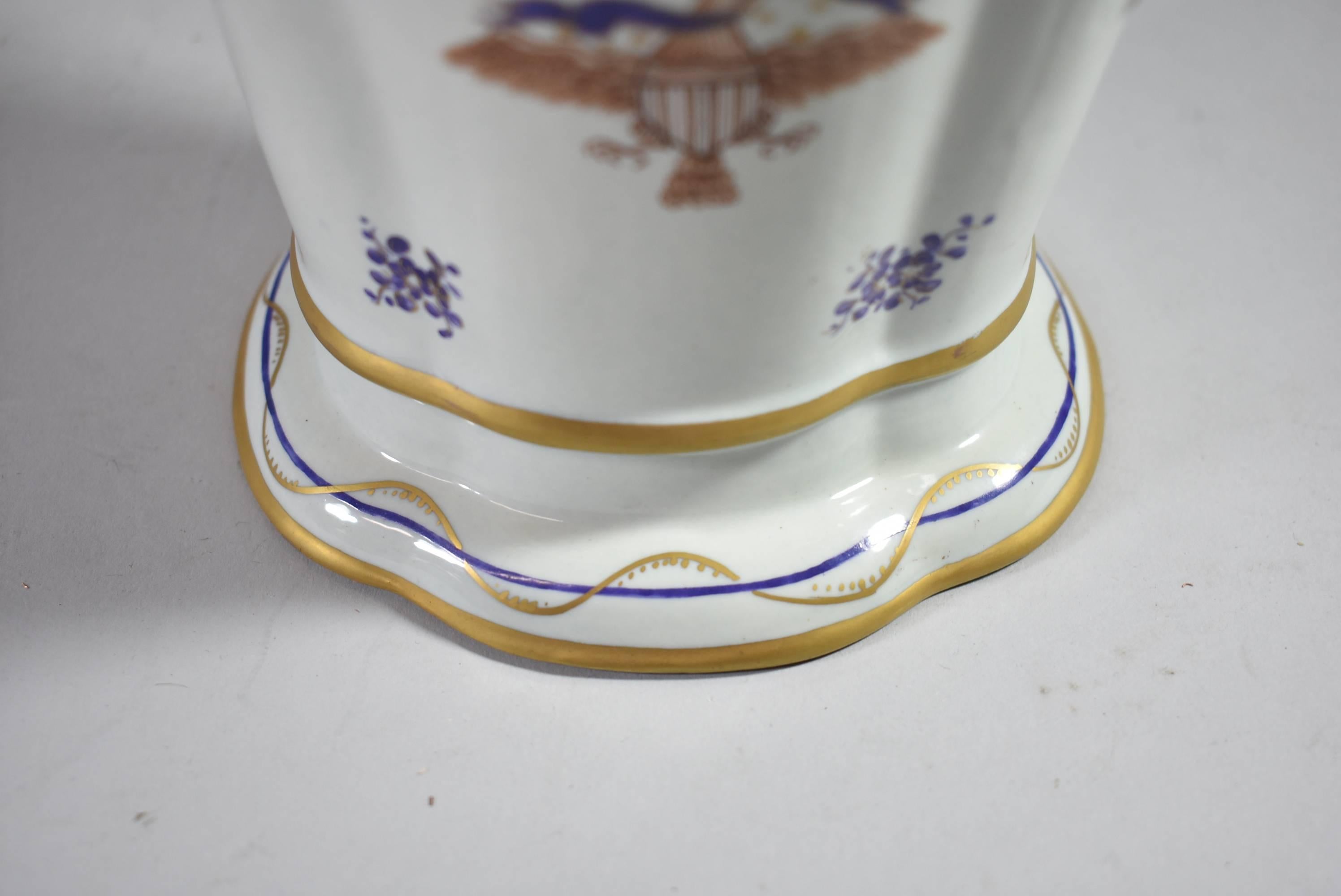 Lowestoft Reproduction Created by Mottahedeh Federal Eagle Porcelain Cachepot In Good Condition In Toledo, OH
