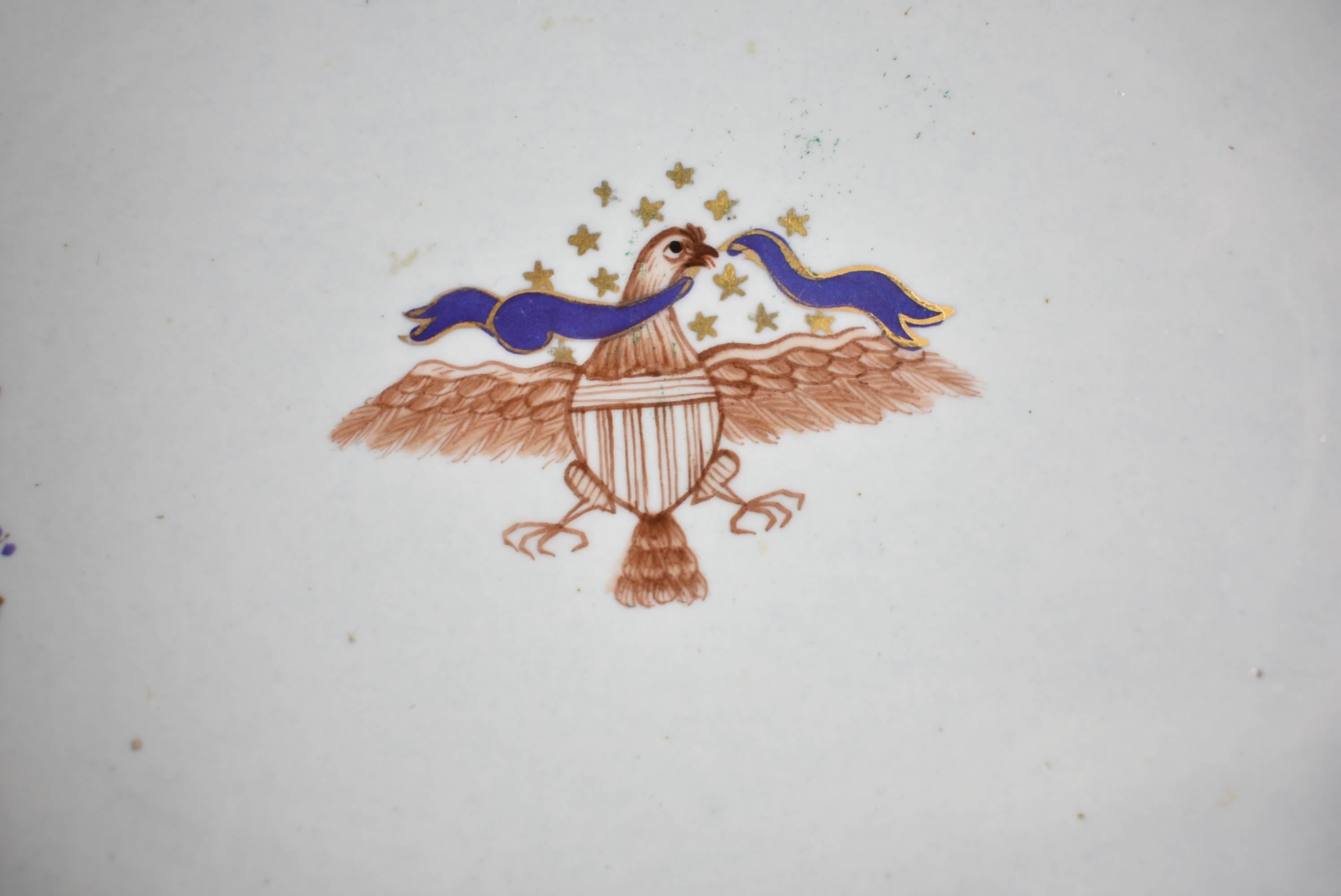 italien Reproduction du plateau en forme d'aigle festonné Federal de Mottahedeh, créé par Lowestoft en vente