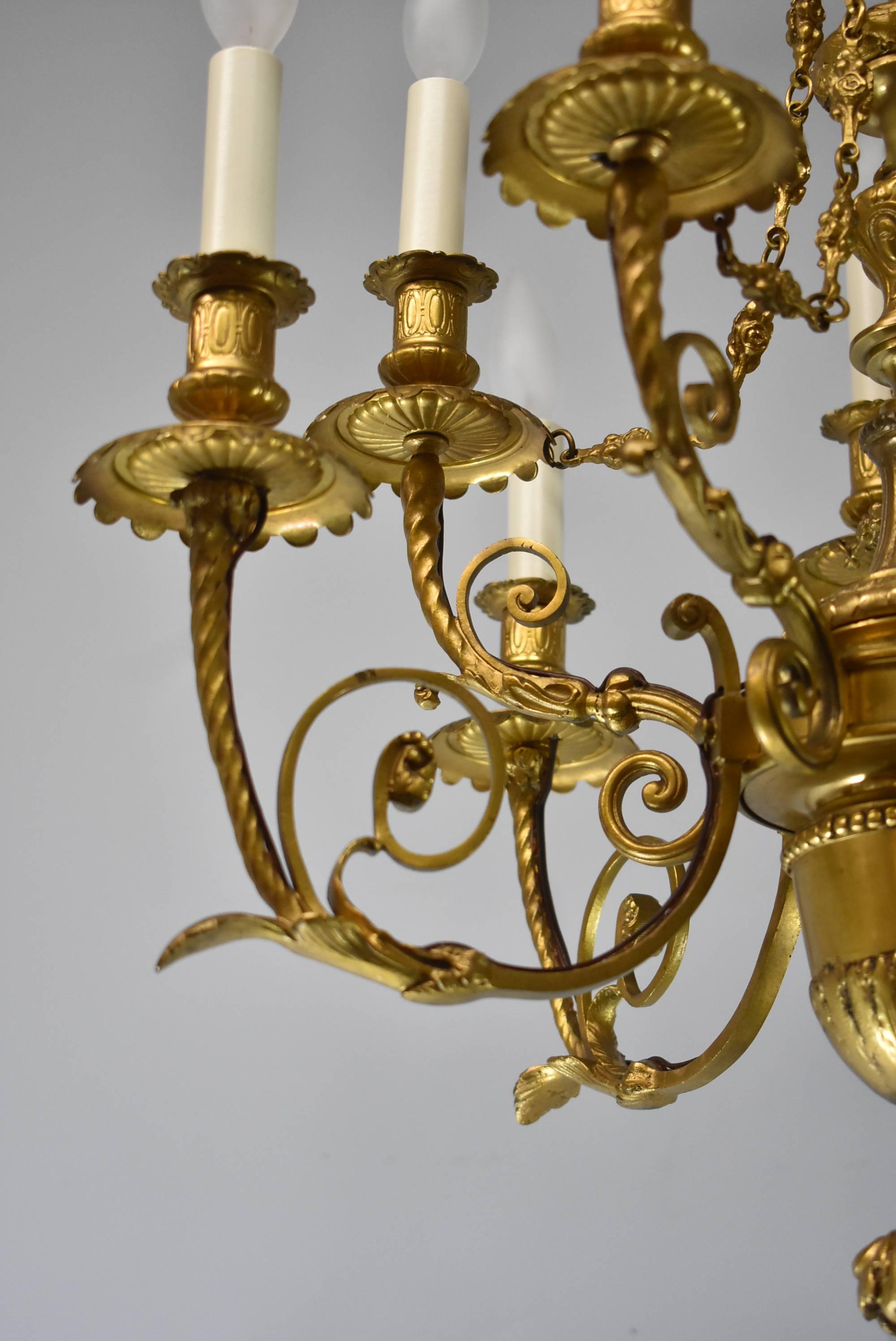 French Style Ten-Arm Bronze Gold Doré Chandelier Rose Swag Details In Good Condition For Sale In Toledo, OH