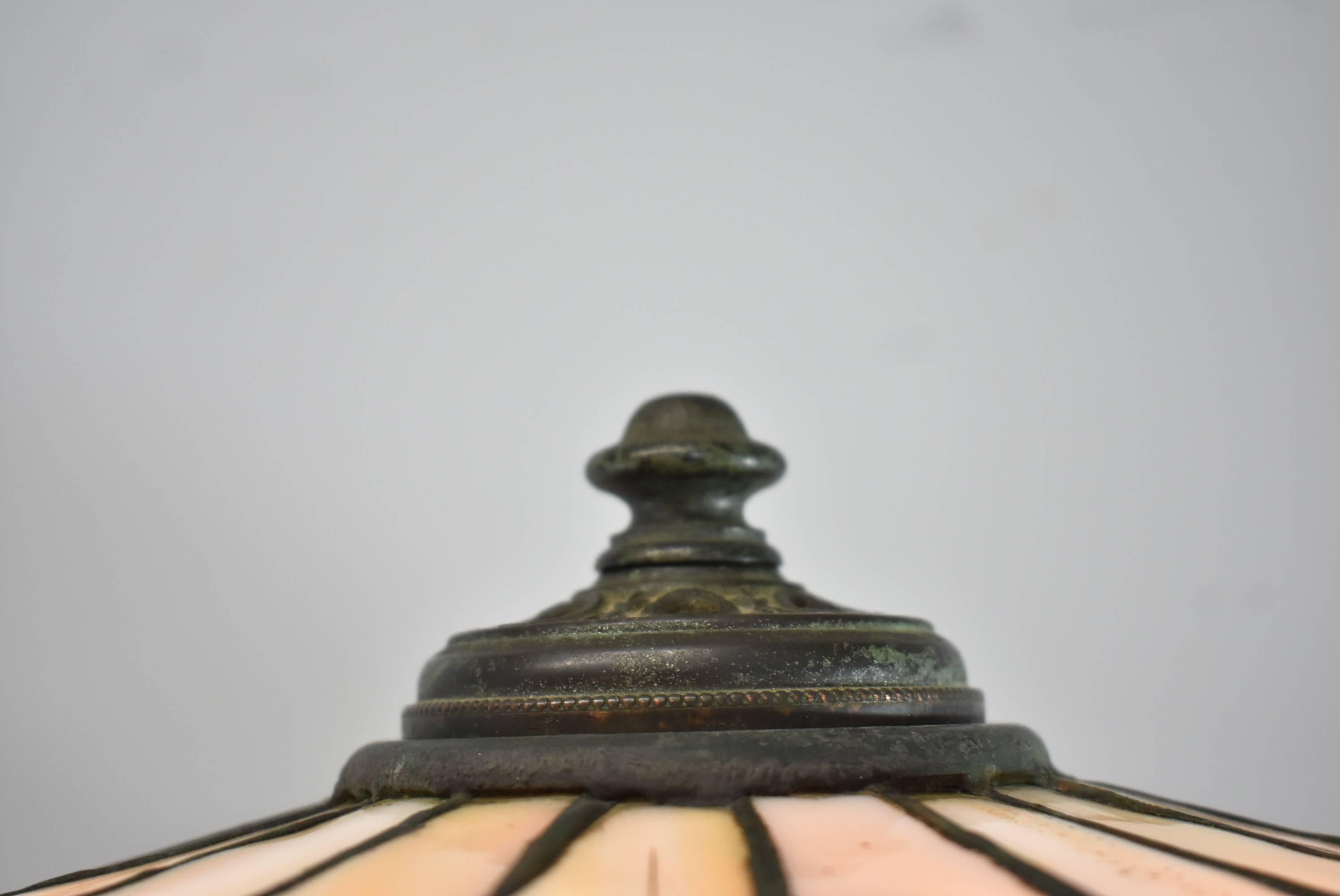 Lampe de bureau n° 523 en verre delag plombé pivoine de Wilkinson Bon état - En vente à Toledo, OH