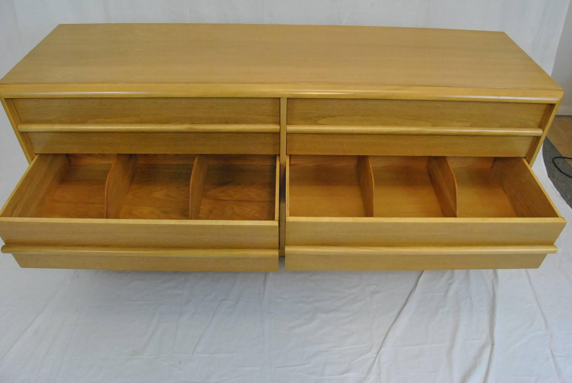 Mid-Century Modern Six-Drawer Dresser by T.H. Robsjohn-Gibbings for Widdicomb In Good Condition In Toledo, OH