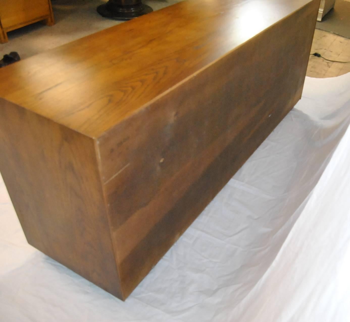 Campaign Style Seven-Drawer Dresser by Henredon Artefacts Collection In Good Condition In Toledo, OH