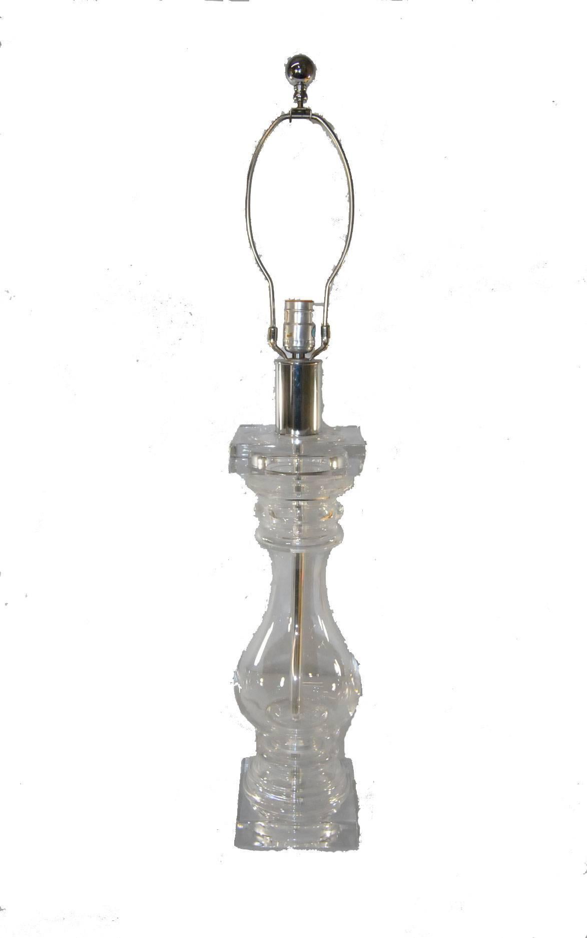 Hollywood Regency Moderne Chapman-Lampen aus Glas, Paar im Zustand „Gut“ im Angebot in Toledo, OH