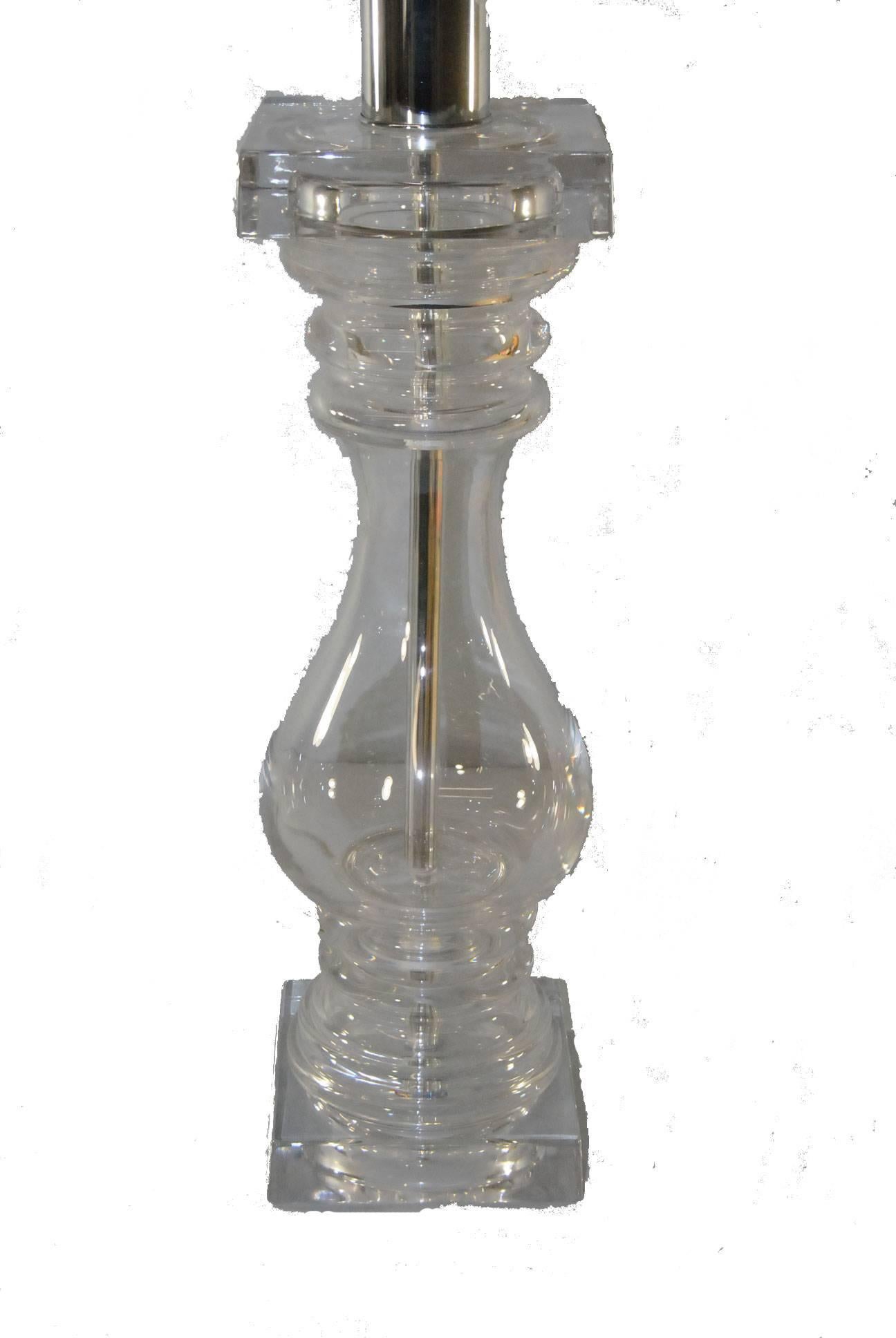 Hollywood Regency Moderne Chapman-Lampen aus Glas, Paar im Angebot 1