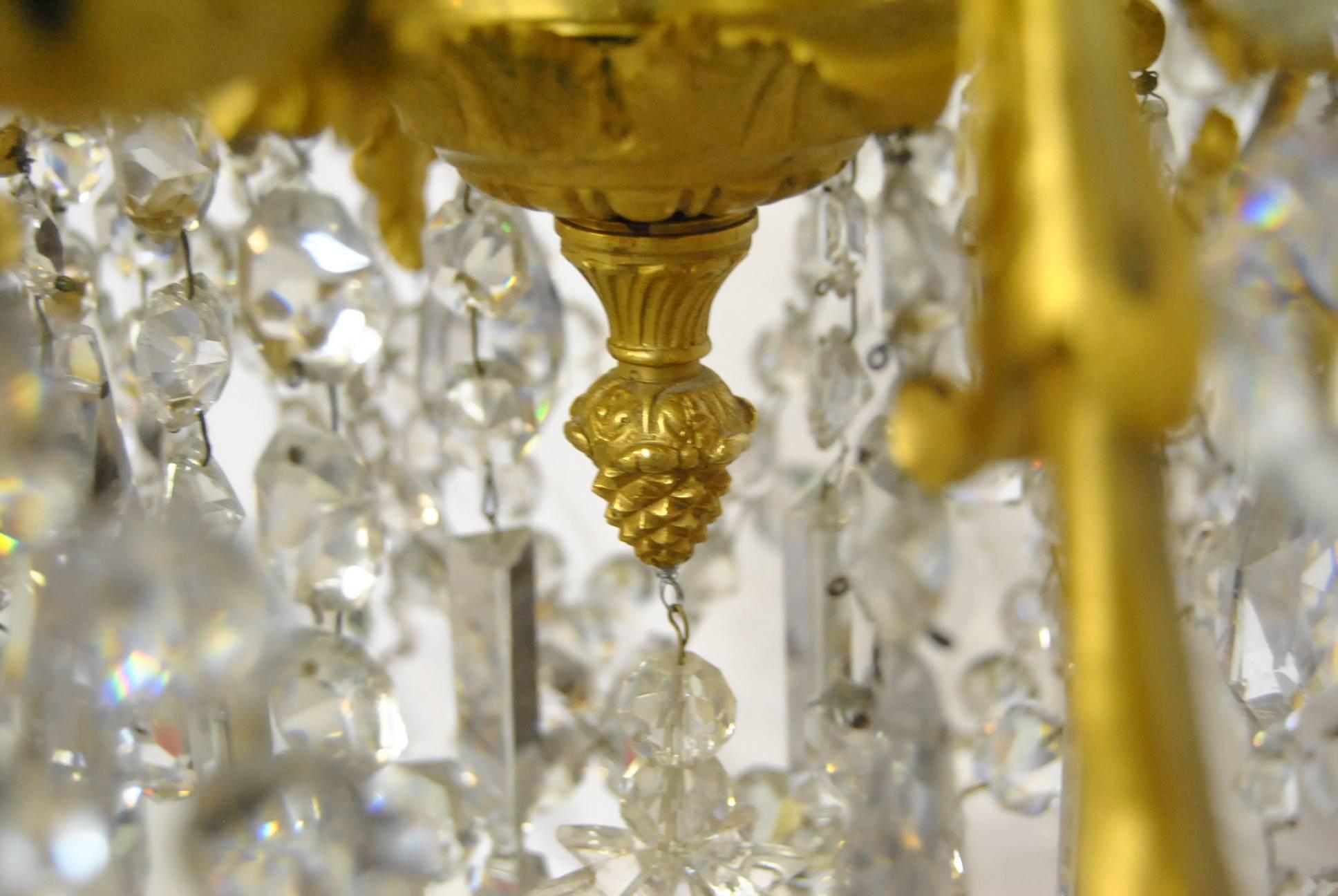 20ième siècle Lustre Empire français à 12 bras en cristal et bronze doré en vente