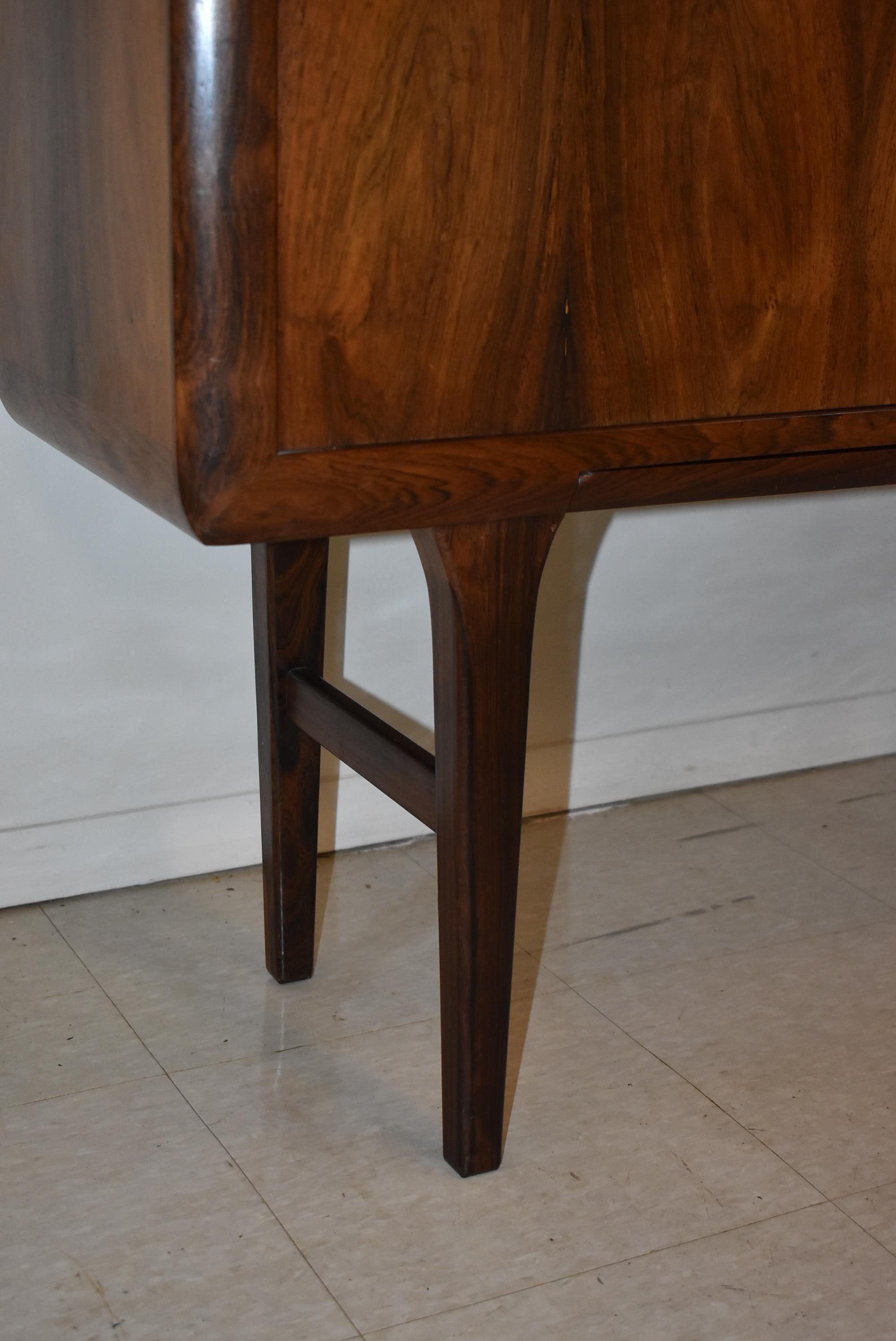 Kofod Larsen Rosewood Bar Liquor Cabinet In Good Condition For Sale In Toledo, OH