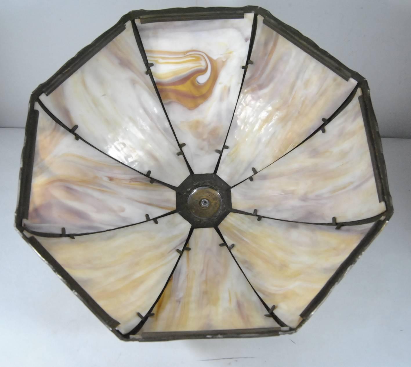 Slag Glass Bent Panel Table Lamp by Miller Lamp Company In Good Condition In Toledo, OH
