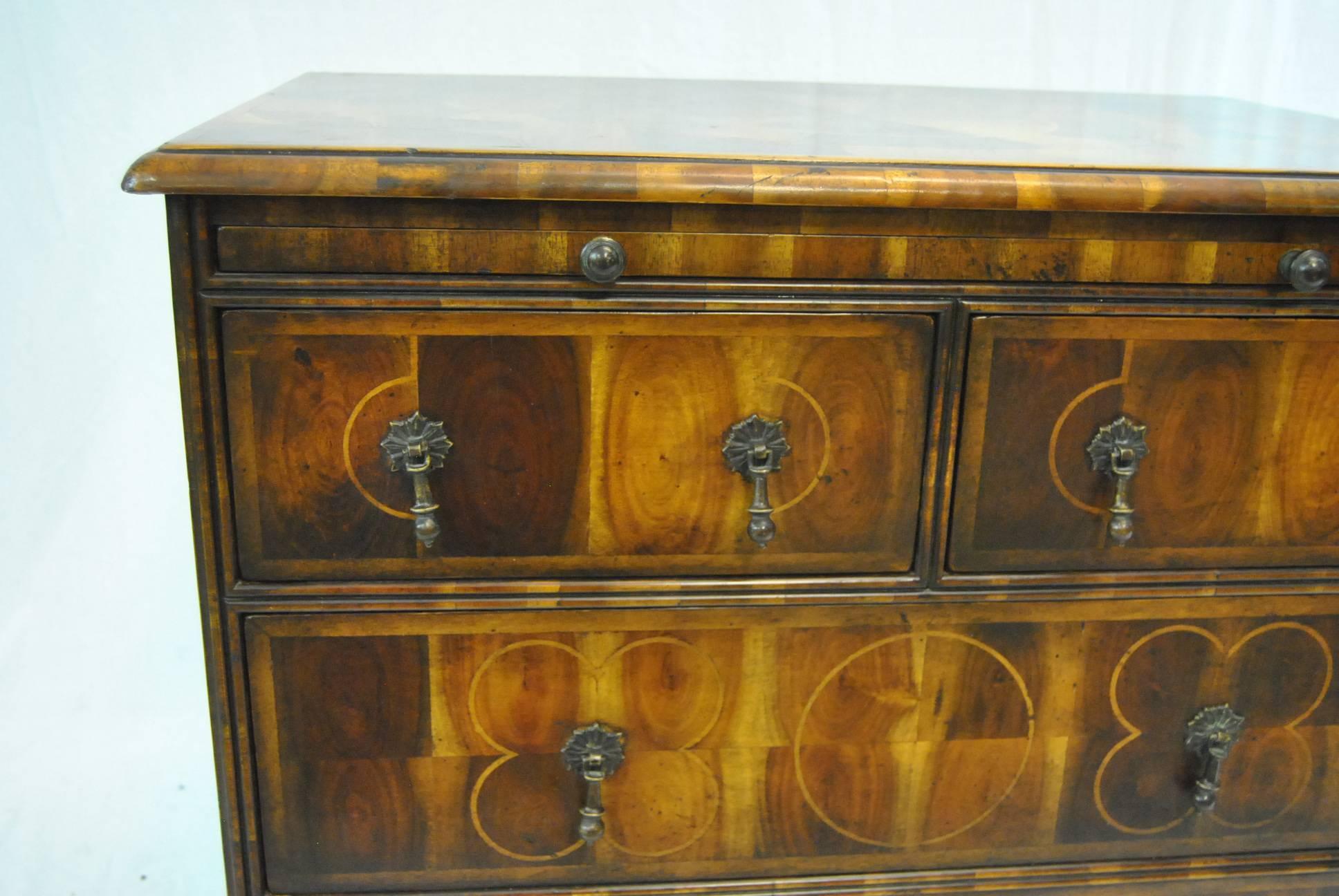 Theodore Alexander Oyster Walnut Inlaid Four-Drawer Bachelor's Chest In Good Condition In Toledo, OH
