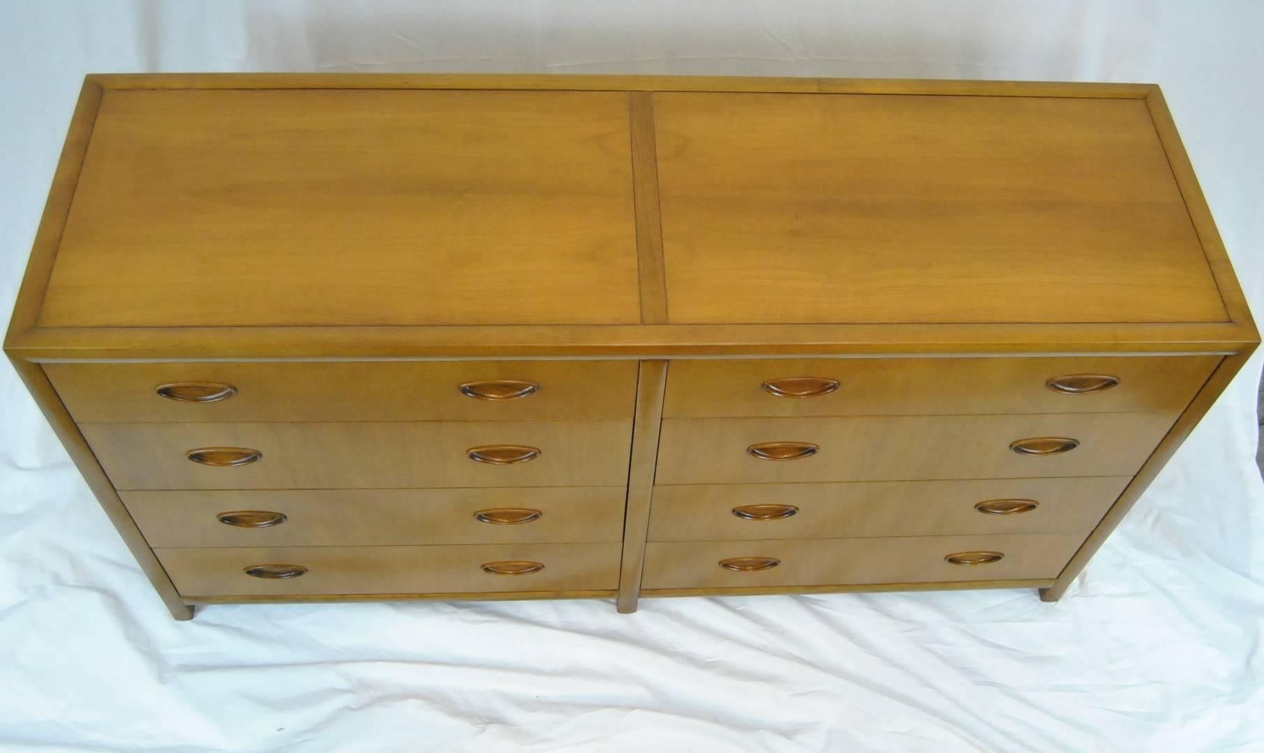 Mid-Century Modern New World Collection of Eight-Drawer Chest by Baker Furniture In Good Condition In Toledo, OH