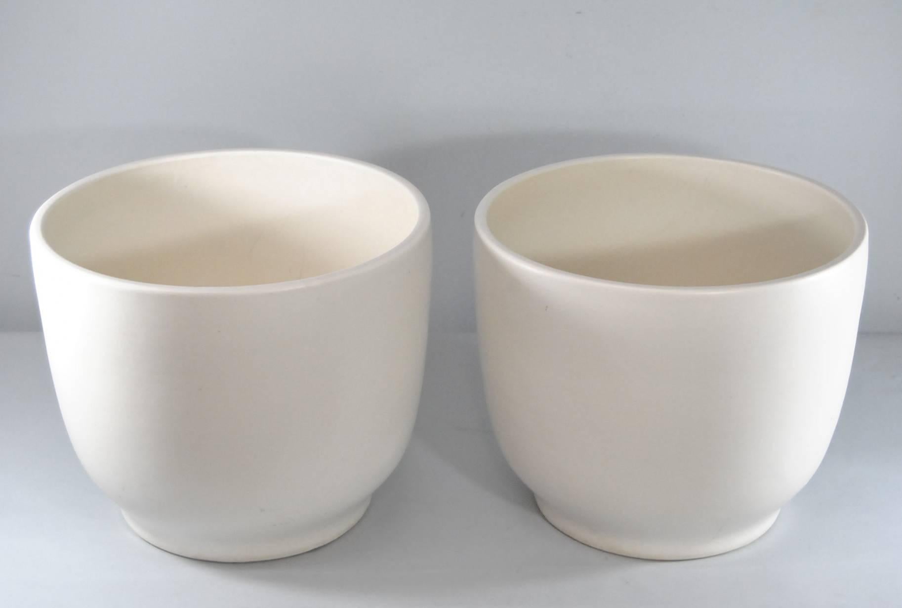A fantastic matching pair of cream planters by Gainey Ceramics, LaVern, CA. The bottoms are marked Gainey Ceramics, LaVern, CA T17. Very good condition with both having a chip on the bottom as shown in the photos. They are 14.5" T and are