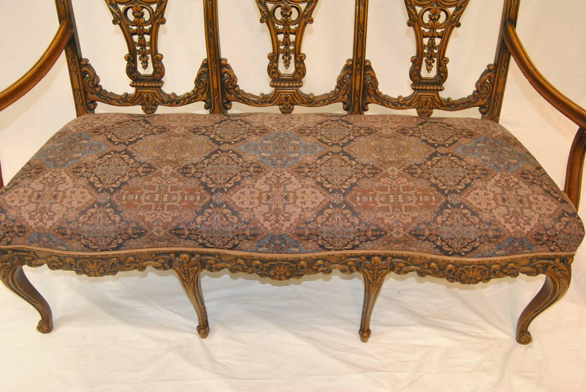 French Chippendale Carved Pearwood Bench Settee In Good Condition In Toledo, OH