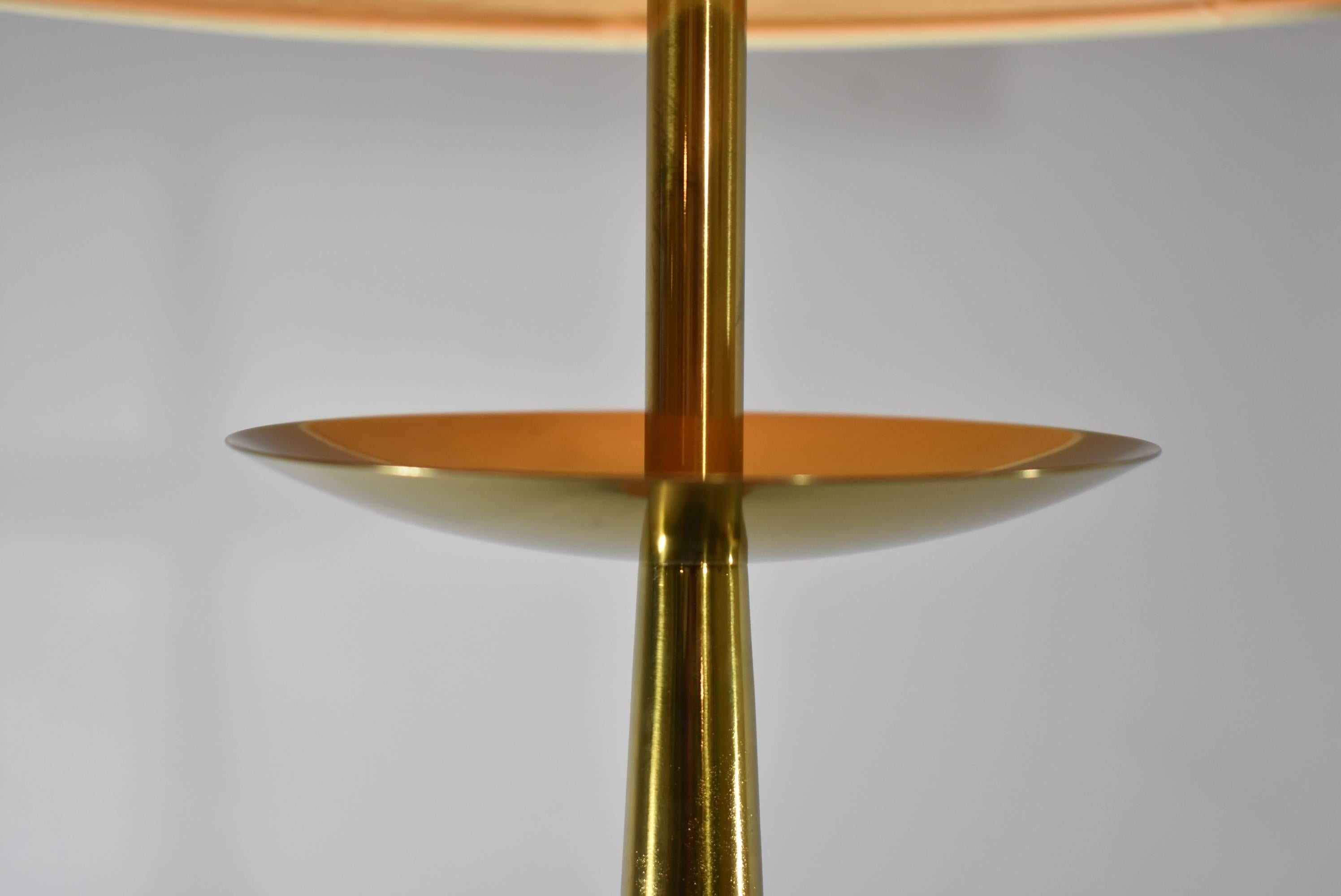 Walnut and Brass Table Lamp Tommi Parzinger for Stiffel In Good Condition In Toledo, OH