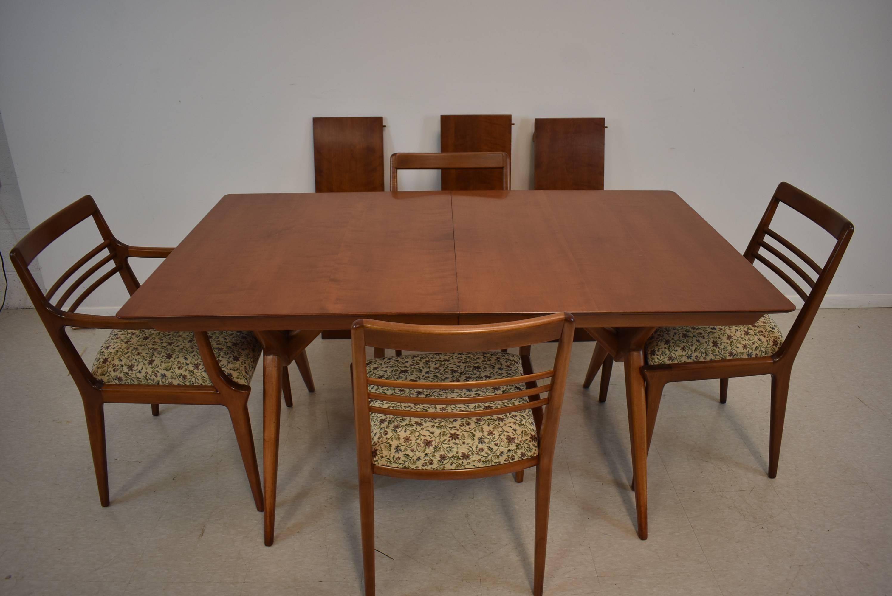 Mid-Century Modern Dining Room Table and Four Chairs, Johnson Furniture Company In Good Condition In Toledo, OH