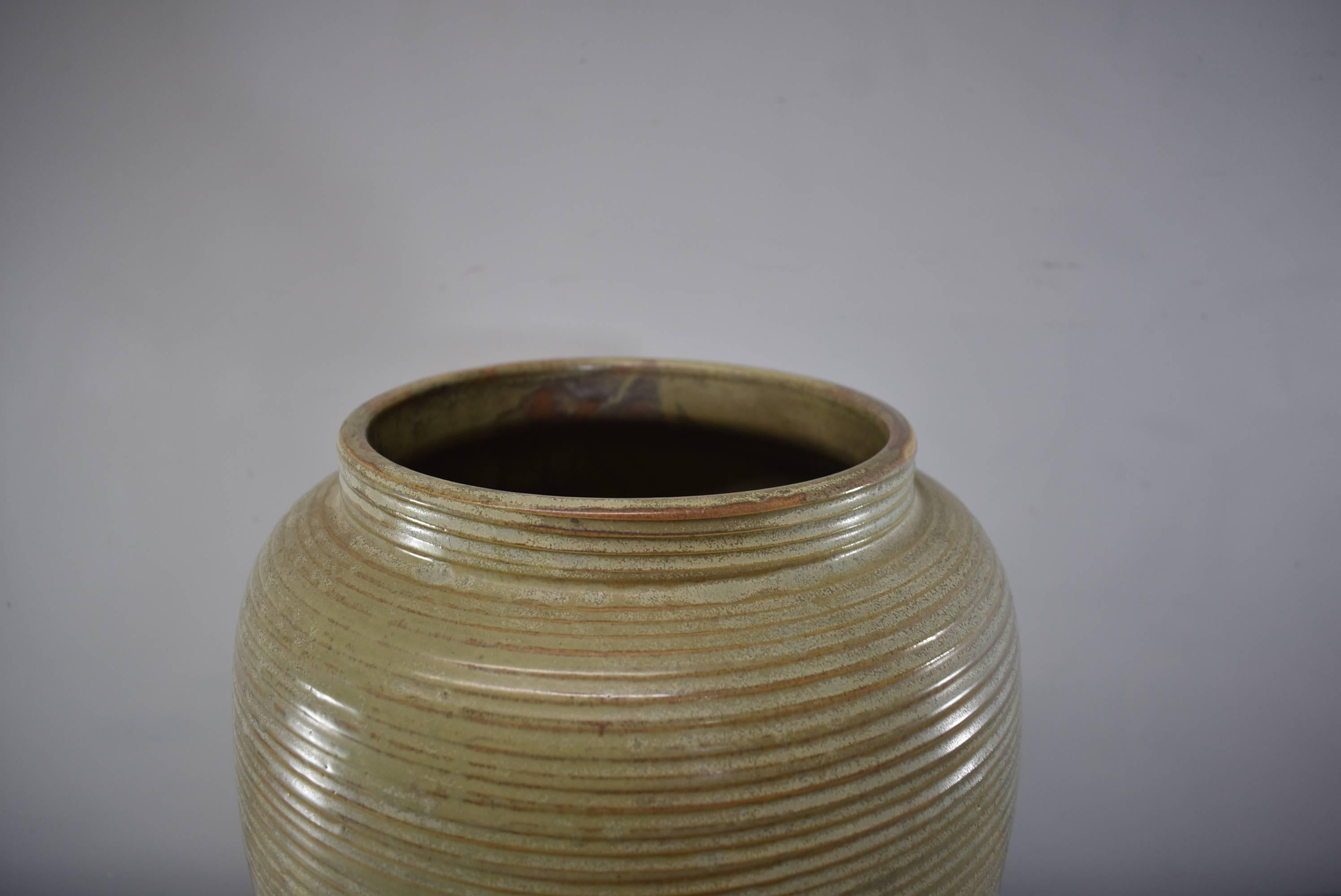monmouth pottery vase