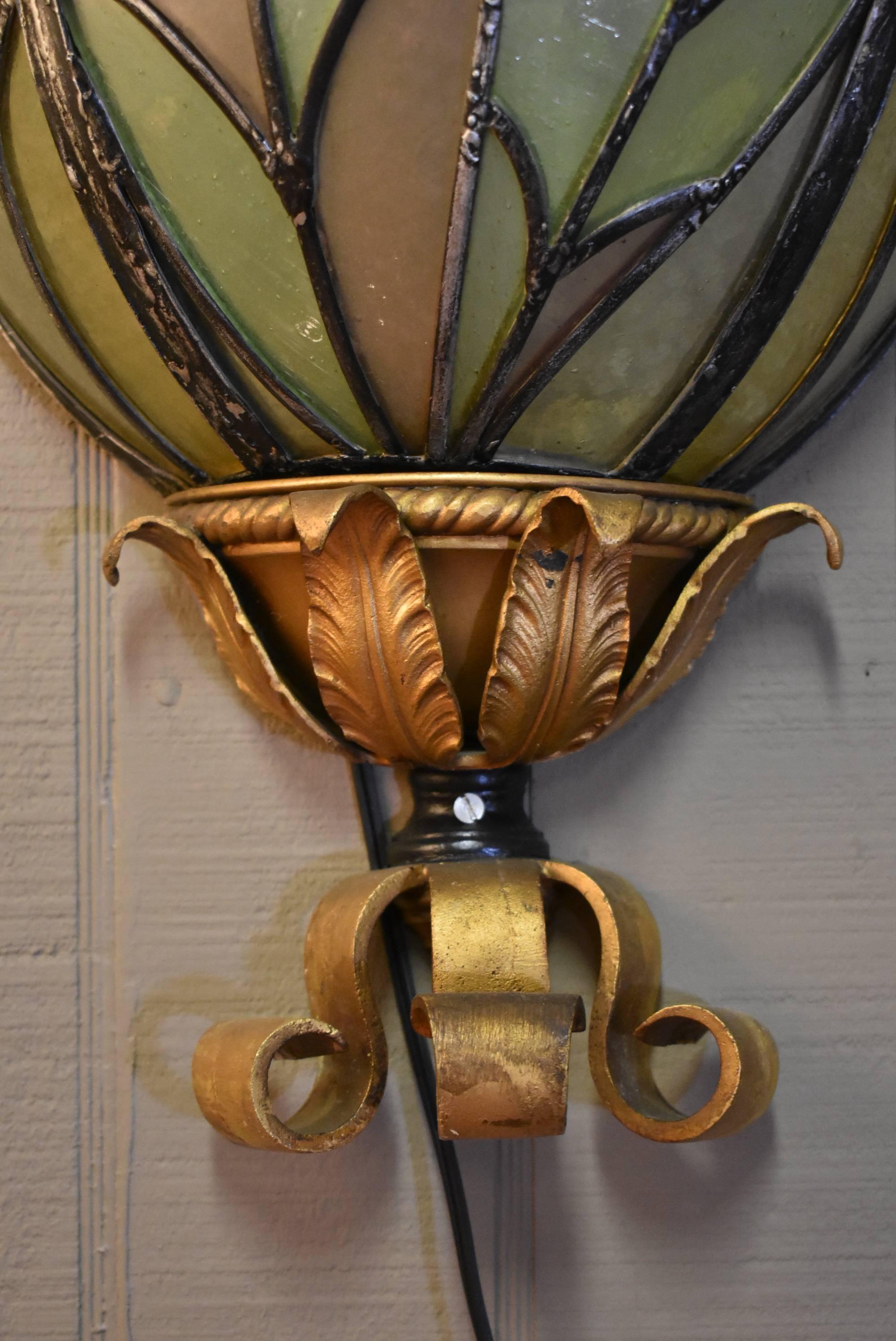 Pair of Art Deco Bent Stained Glass Theatre Wall Sconces Floral Design, 1920s In Good Condition For Sale In Toledo, OH