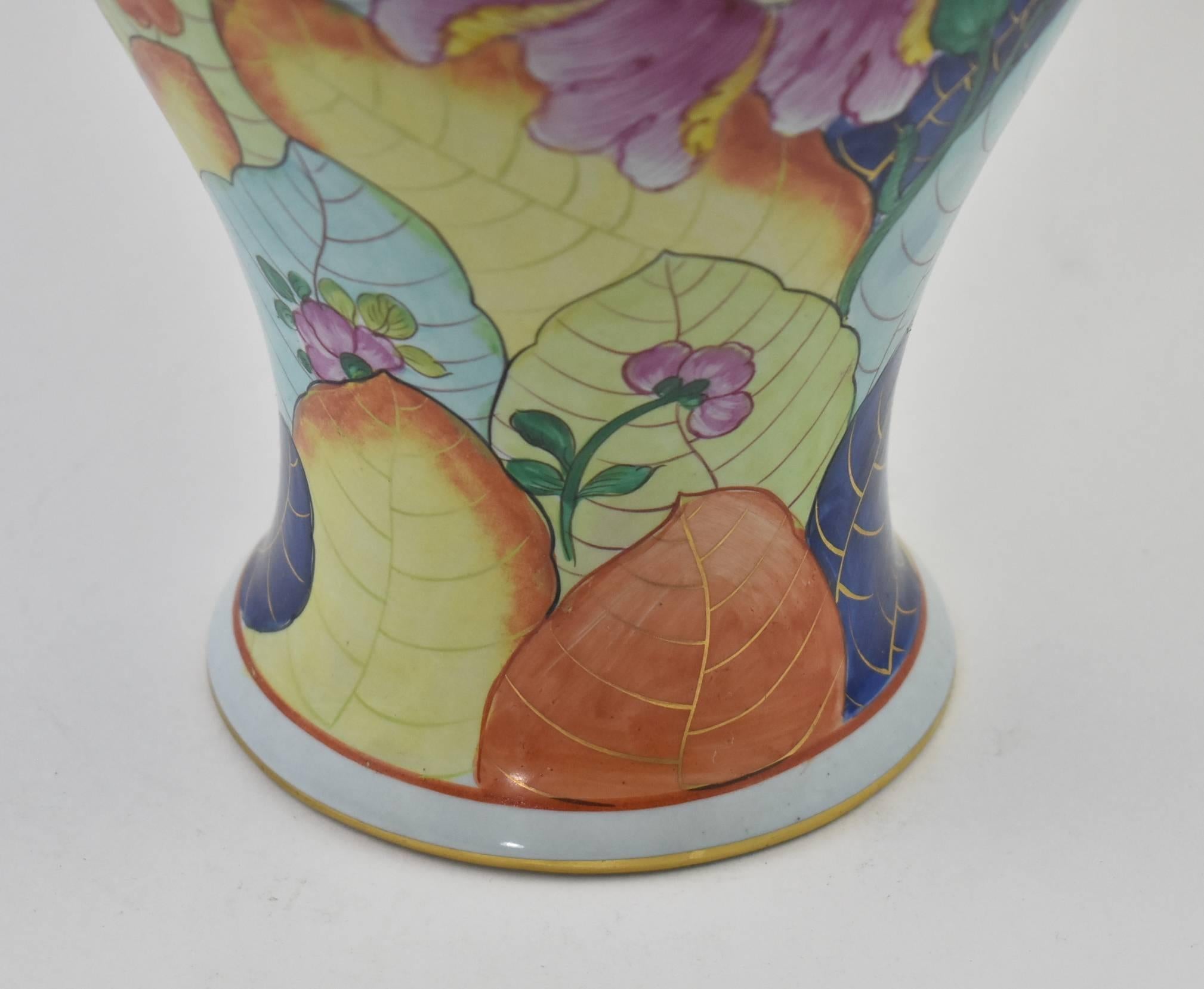 20th Century Hand-Painted Italian Vase in the Tobacco Leaf Pattern Attributed to Mottahedah For Sale