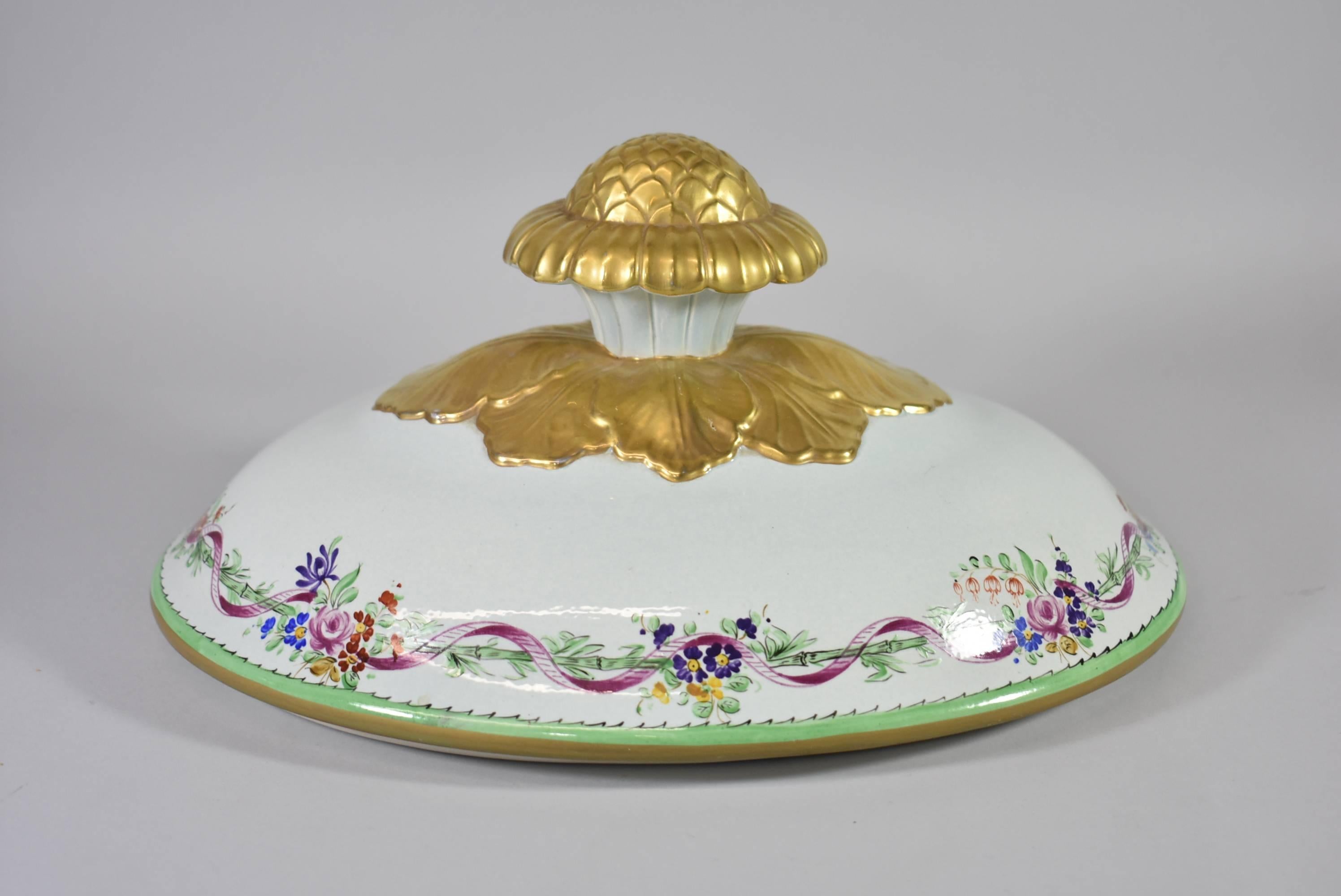 Italian Lowestoft Reproduction Soup Tureen with Underplate by Mottahedeh In Good Condition In Toledo, OH