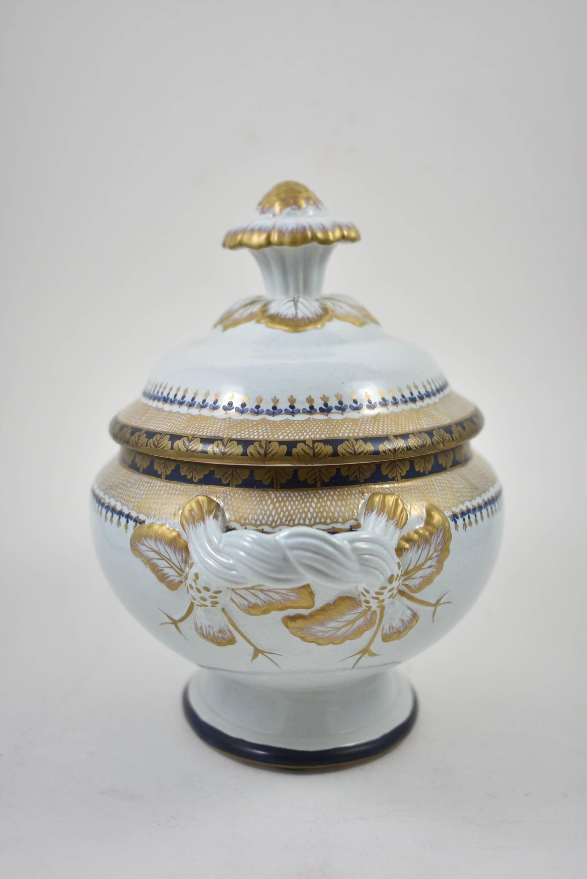 Italian Lowestoft Reproduction Created by Mottahedeh Porcelain Covered Tureen For Sale 1