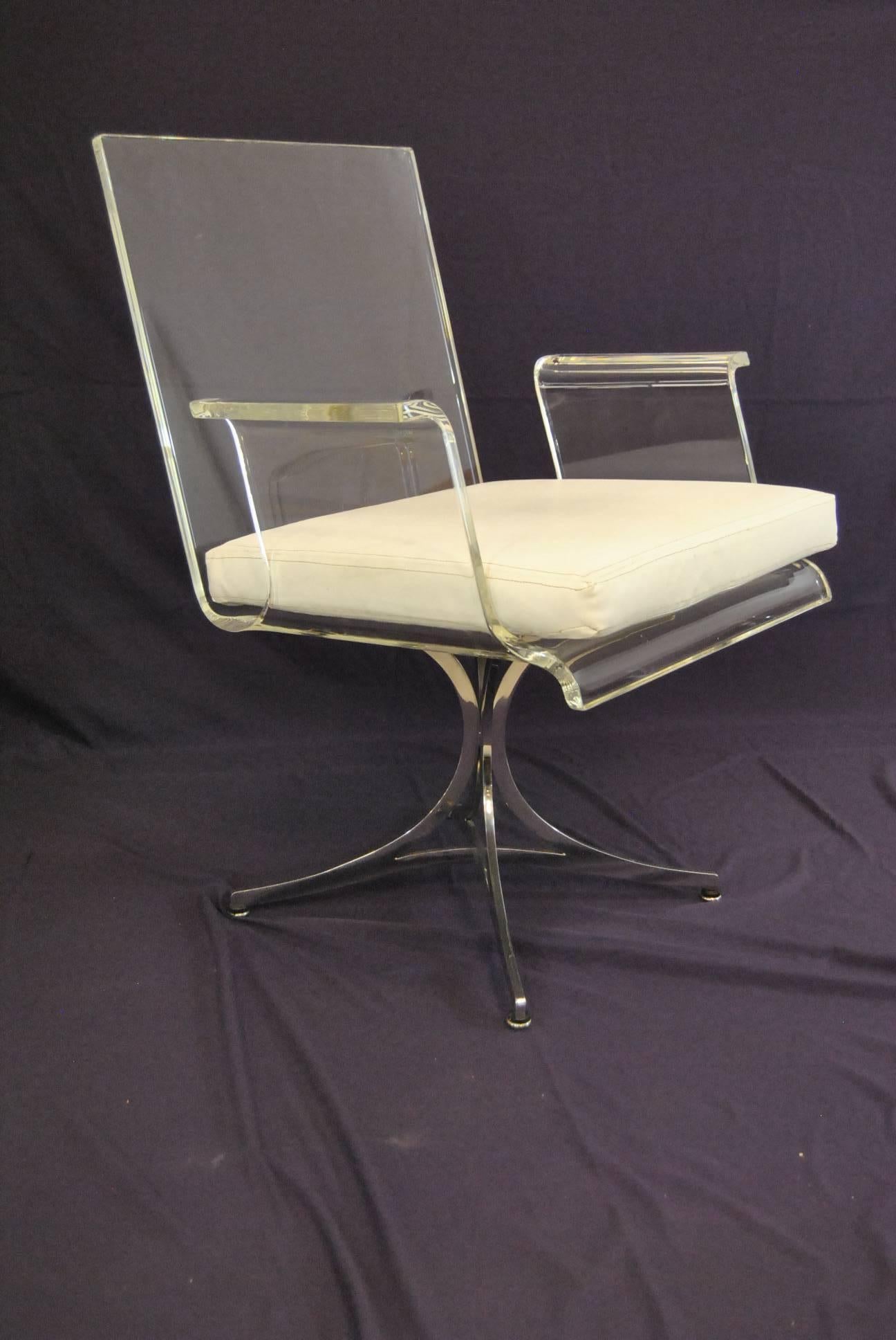 Laverne Lotus Base Occasional Lucite Chair, 1960s In Good Condition In Toledo, OH