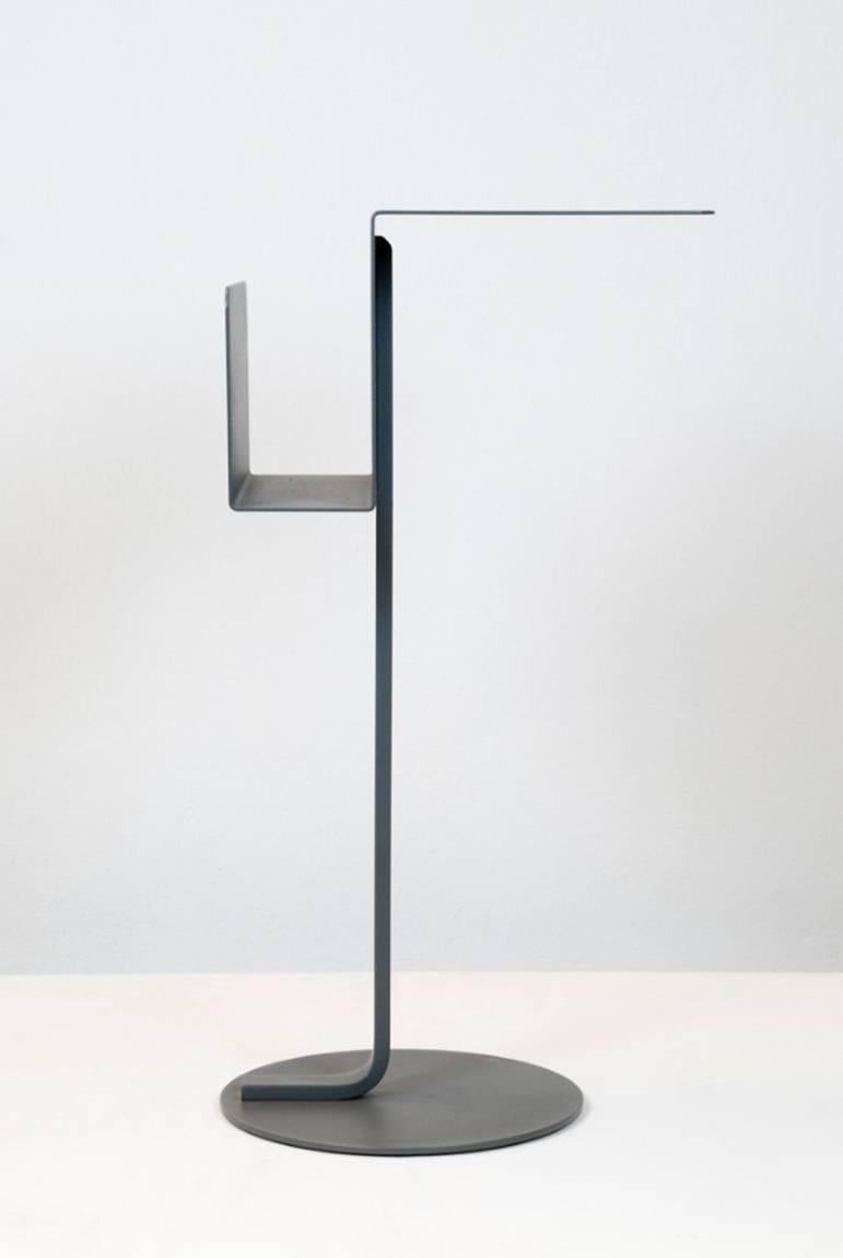 Side table 'Mono B'.
Design by Konstantin Grcic (1995).
Manufactured by SCP.
Laser-cut steel, powder-coated, dark grey.
D 30.0 cm / W 27.0 cm / H 66.0 cm.