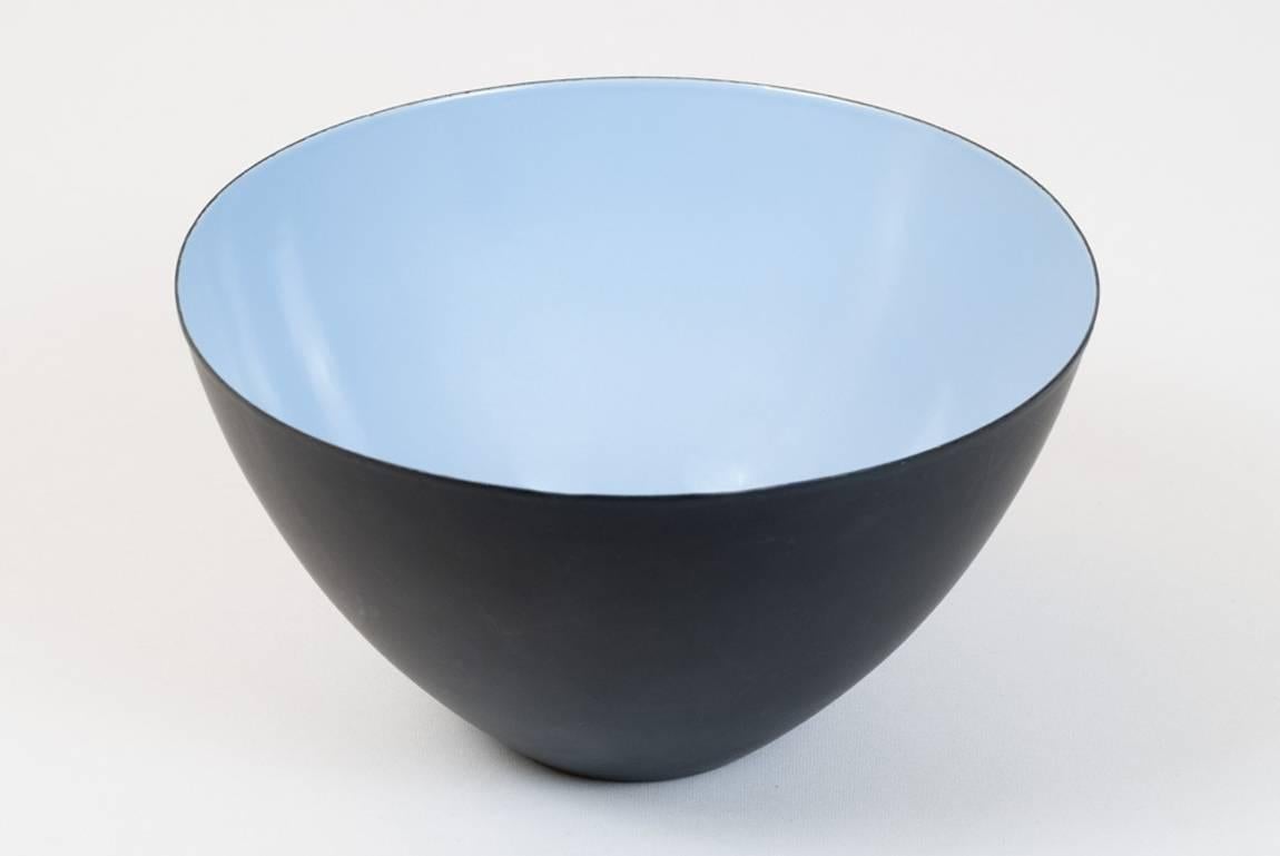 Bowl 'Krenit'. Design by Herbert Krenchel (1953). Manufactured by Torben Orskov. Metal, matte black fibercement coating, light blue enamel inside. Measures: D 25.0 cm / H 13.5 cm.