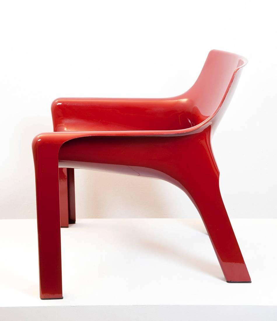 Lounge chair 'Vicario'.
Design by Vico Magistretti, 1970.
Manufactured by Artemide, Italy.
Wine red lacquered plastic.
Measures: W 72.0 cm, D 65.0 cm, H 68.0 cm.
