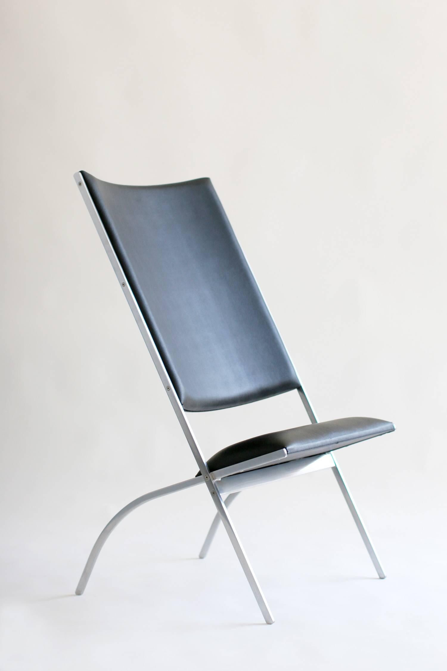 Chair 'Pontiponti' aka 'Gabriela' and 'Sedia di poco sedile.'
Design by Gio Ponti (1971).
Manufactured by Pallucco, Italy.
Chrome-plated steel, black vinyl upholstery.
Measures: W 59.0 cm / D 60.0 cm / H 107.0 cm.