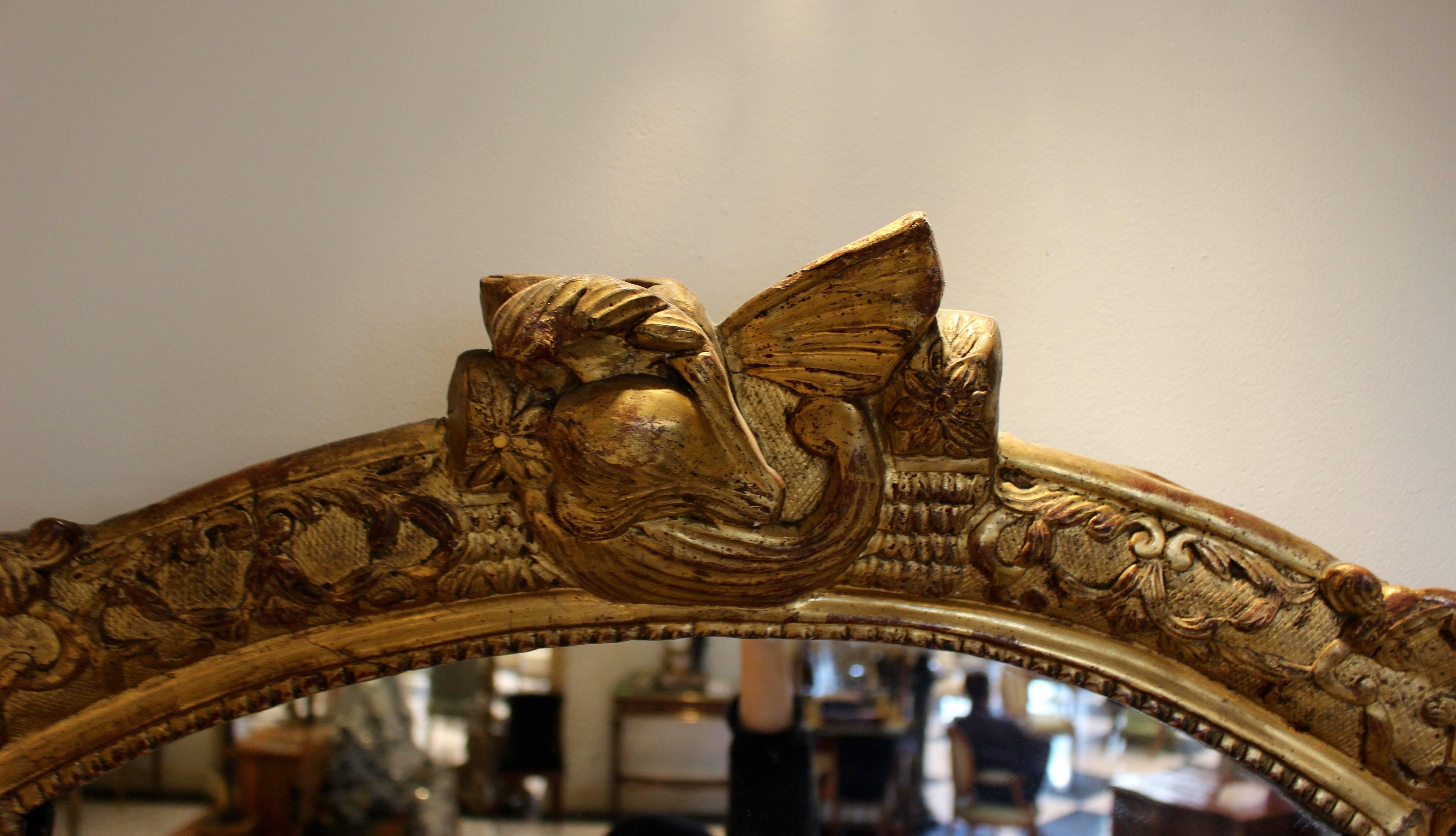 Miroir en bois doré sculpté de style baroque du 18e siècle de la période de la Rgence française Bon état - En vente à Palm Desert, CA