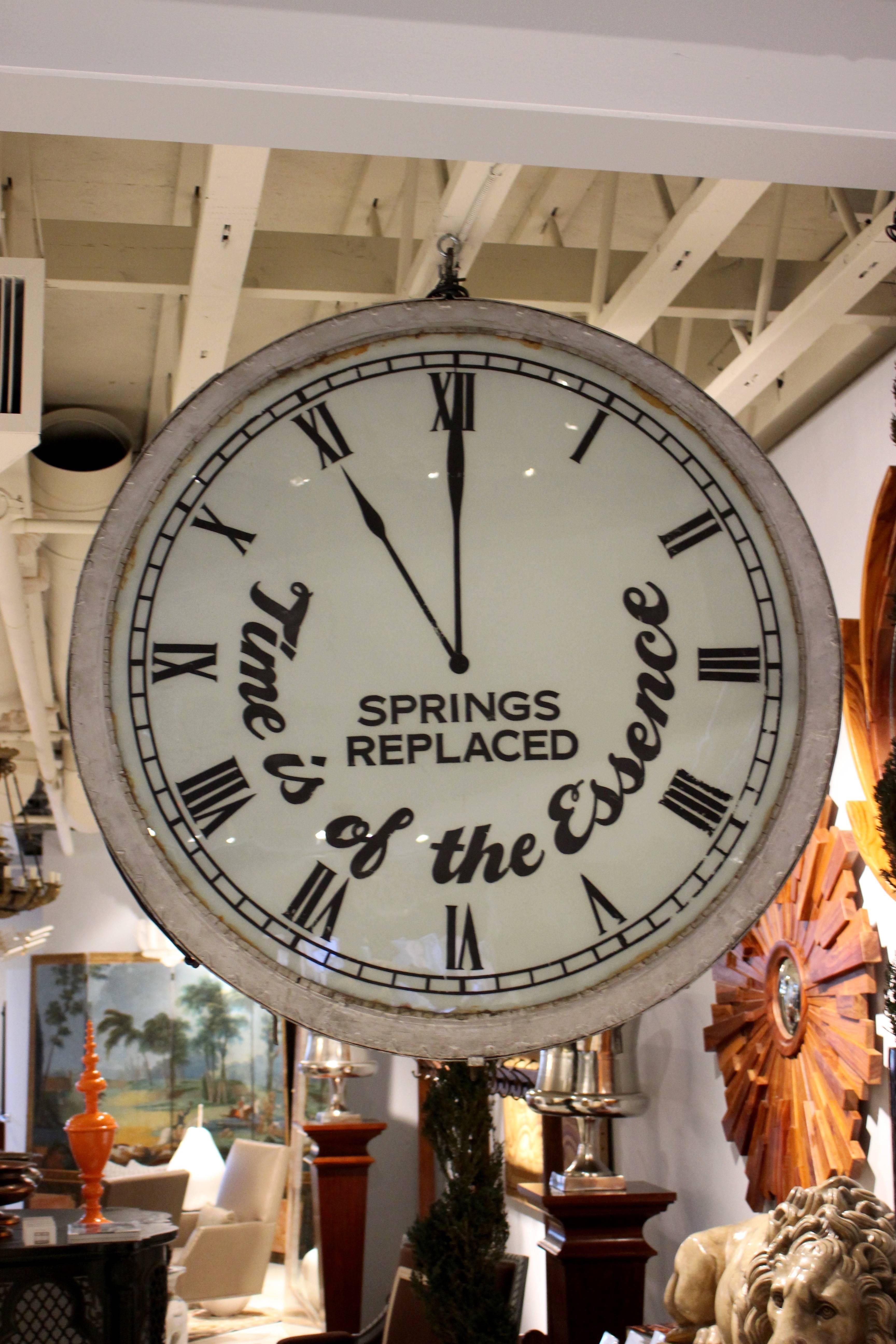 Panneau en métal d'horloger vintage surdimensionné « The Time is of the Essence » en forme d'horloge en vente 4
