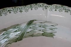 Large Green and White Platter Commemorating a Victorious Battle