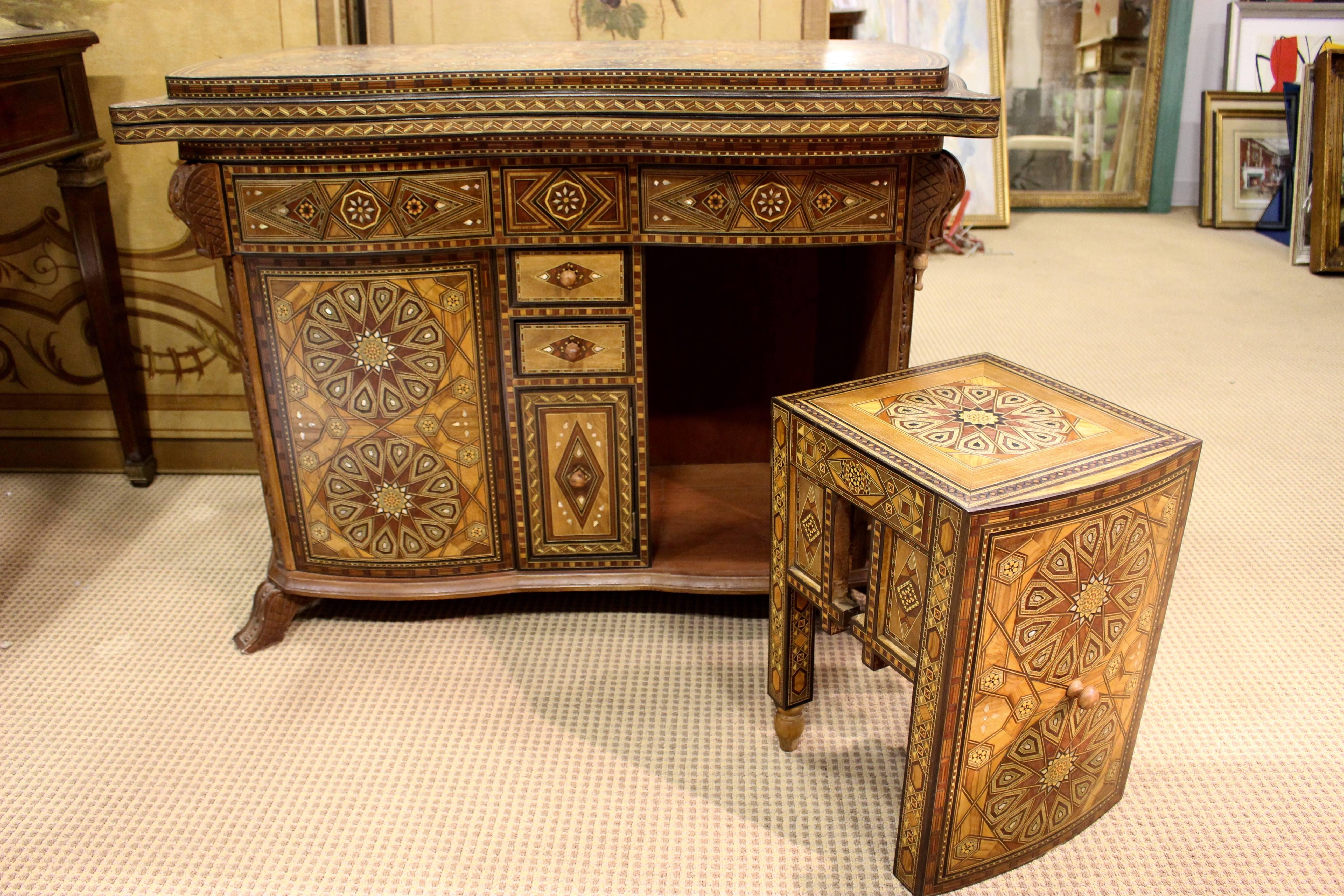 A stunning Moroccan handmade game table. Measures: 28