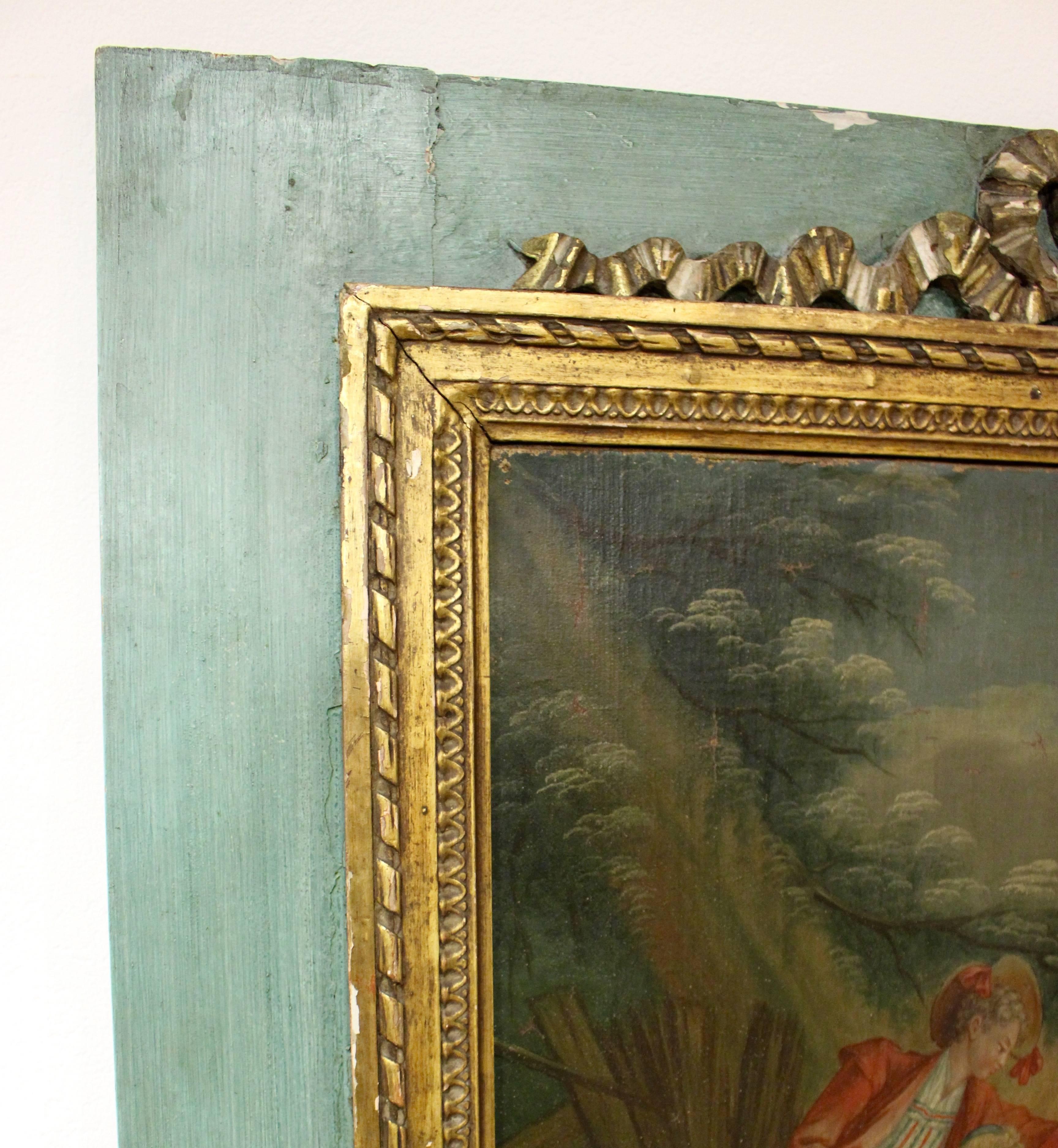 Bemalter und geschnitzter Trumeau-Spiegel im Louis-XVI.-Stil mit aufwändigen Liebhabern (Französisch) im Angebot