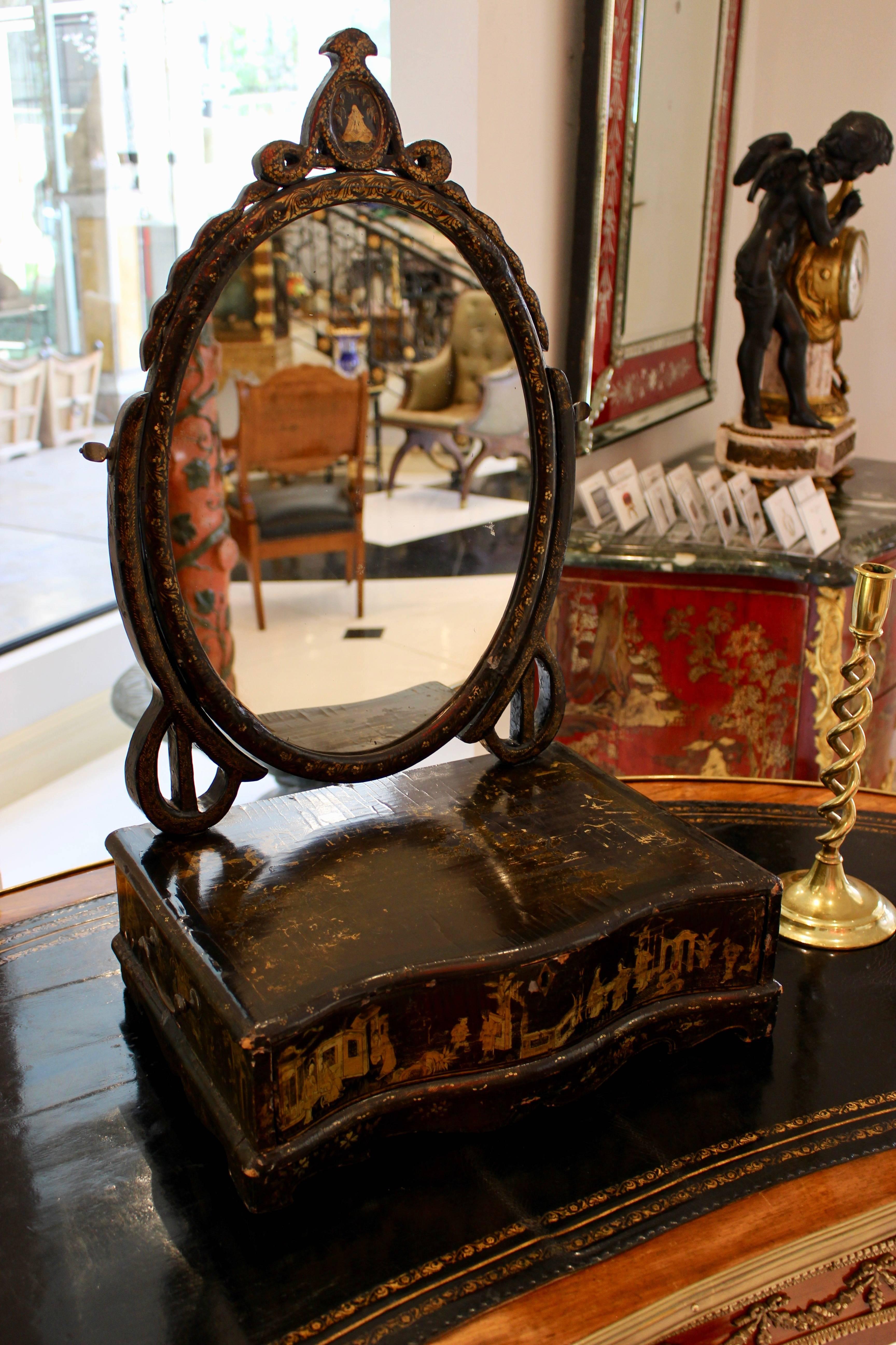 Serpentine-Front Chinese Gilt-Decorated Chinoiserie Dressing Table Mirror For Sale 3