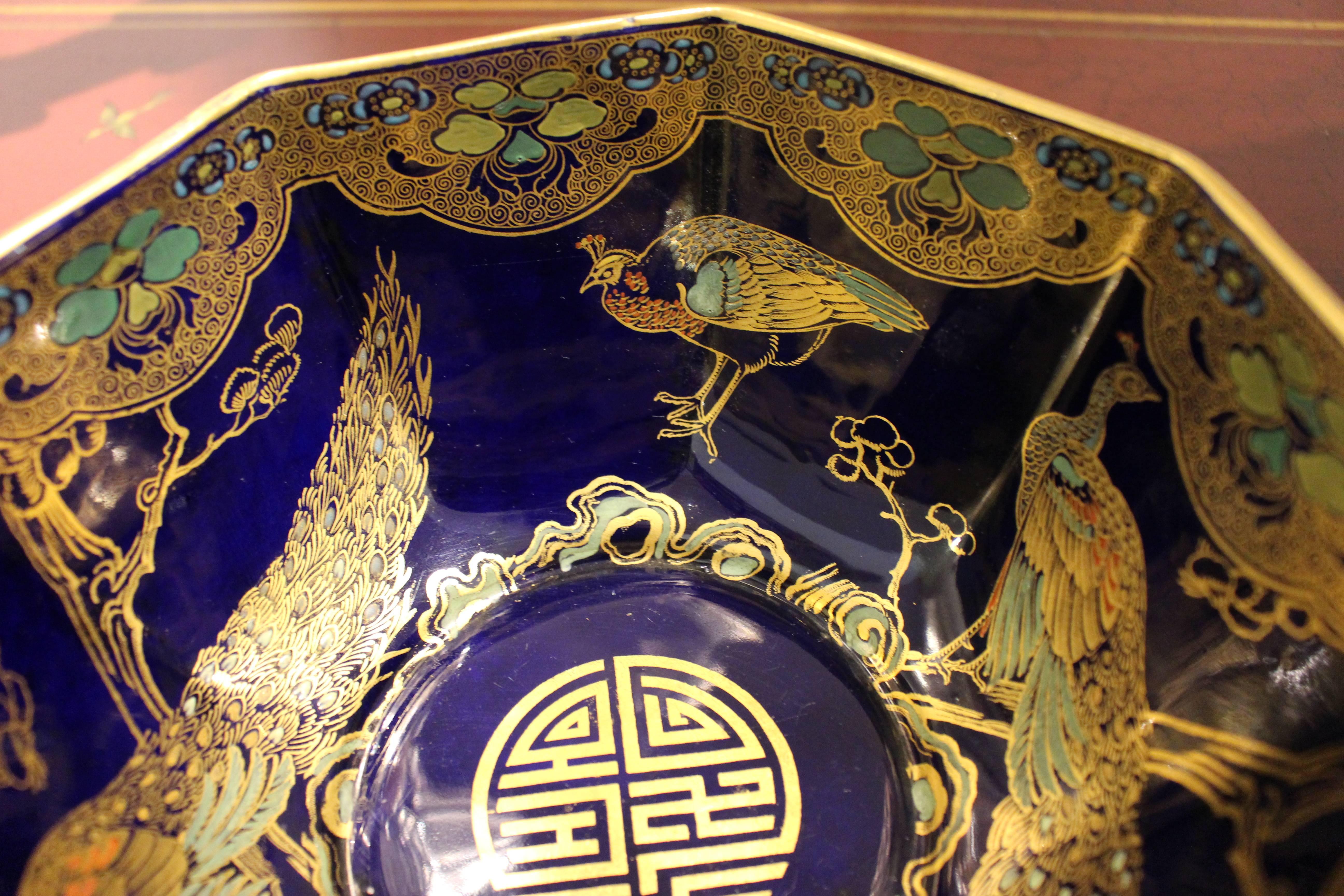 Bol bleu profond de style chinois Mason's Ironstone avec décoration d'animaux dorés Bon état - En vente à Palm Desert, CA