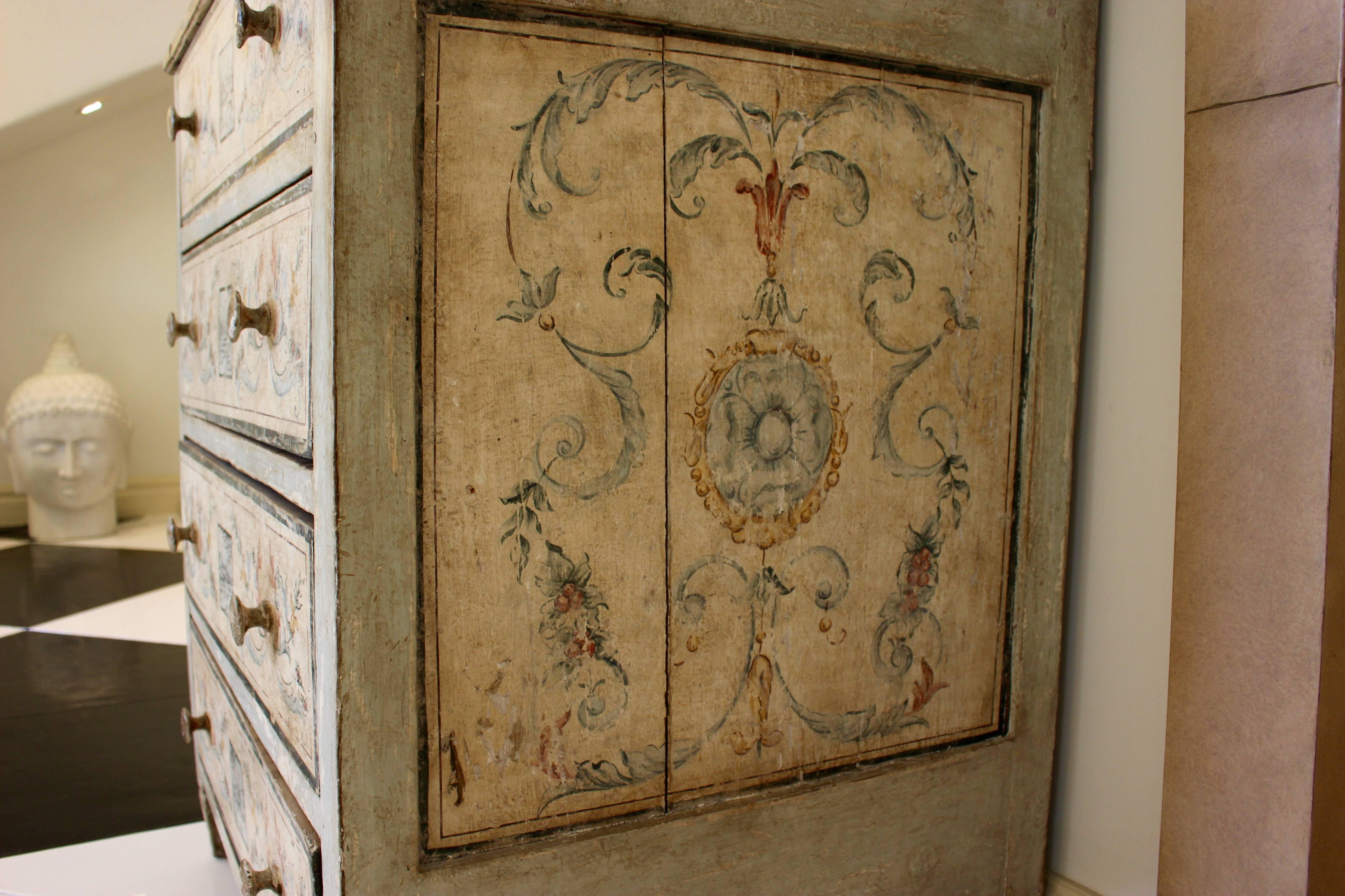 Néoclassique Commode italienne peinte d'époque néoclassique des années 1790 avec décor de style pompéien en vente