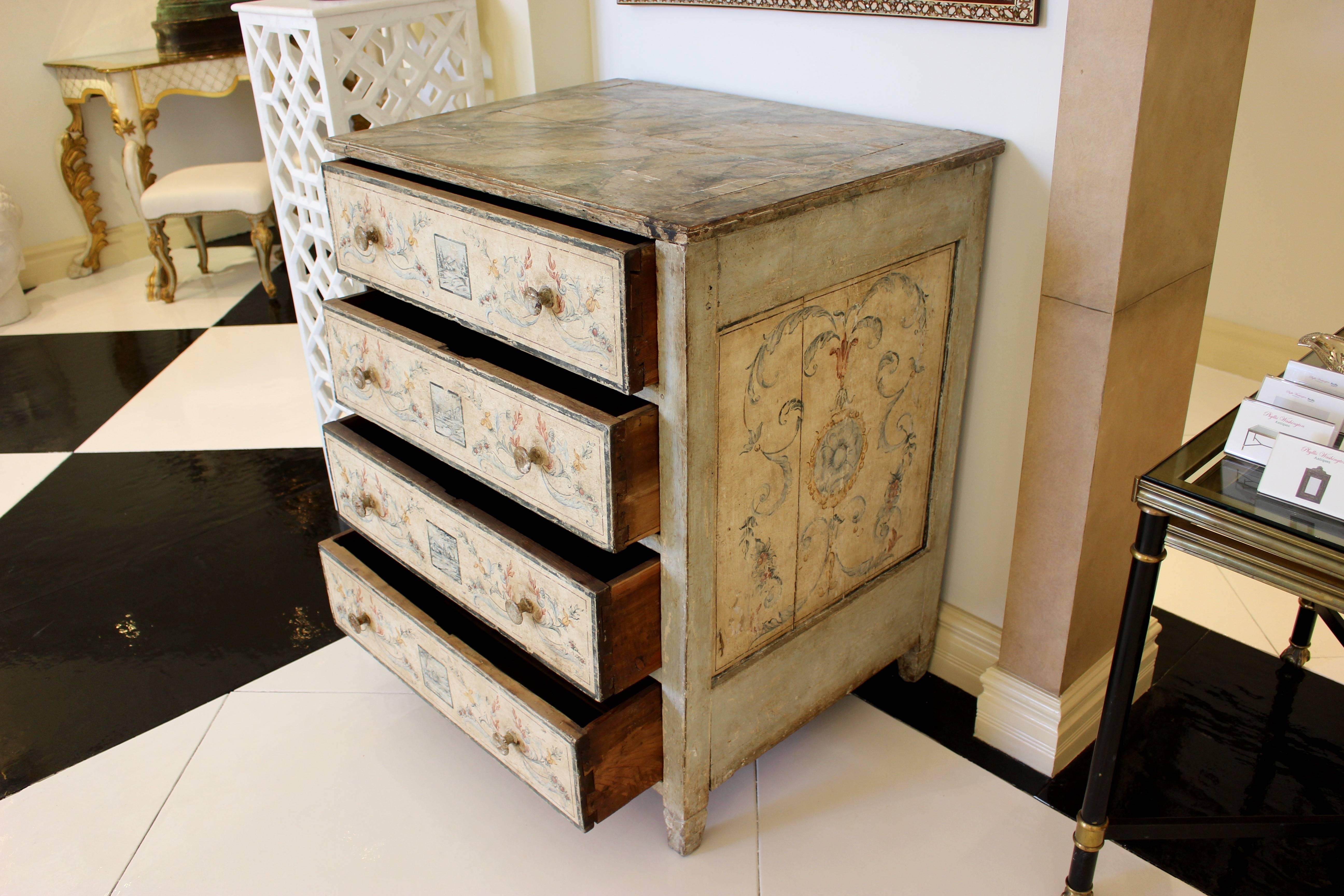 Italian 1790s Neoclassical Period Painted Commode with Pompeian Style Décor For Sale 3