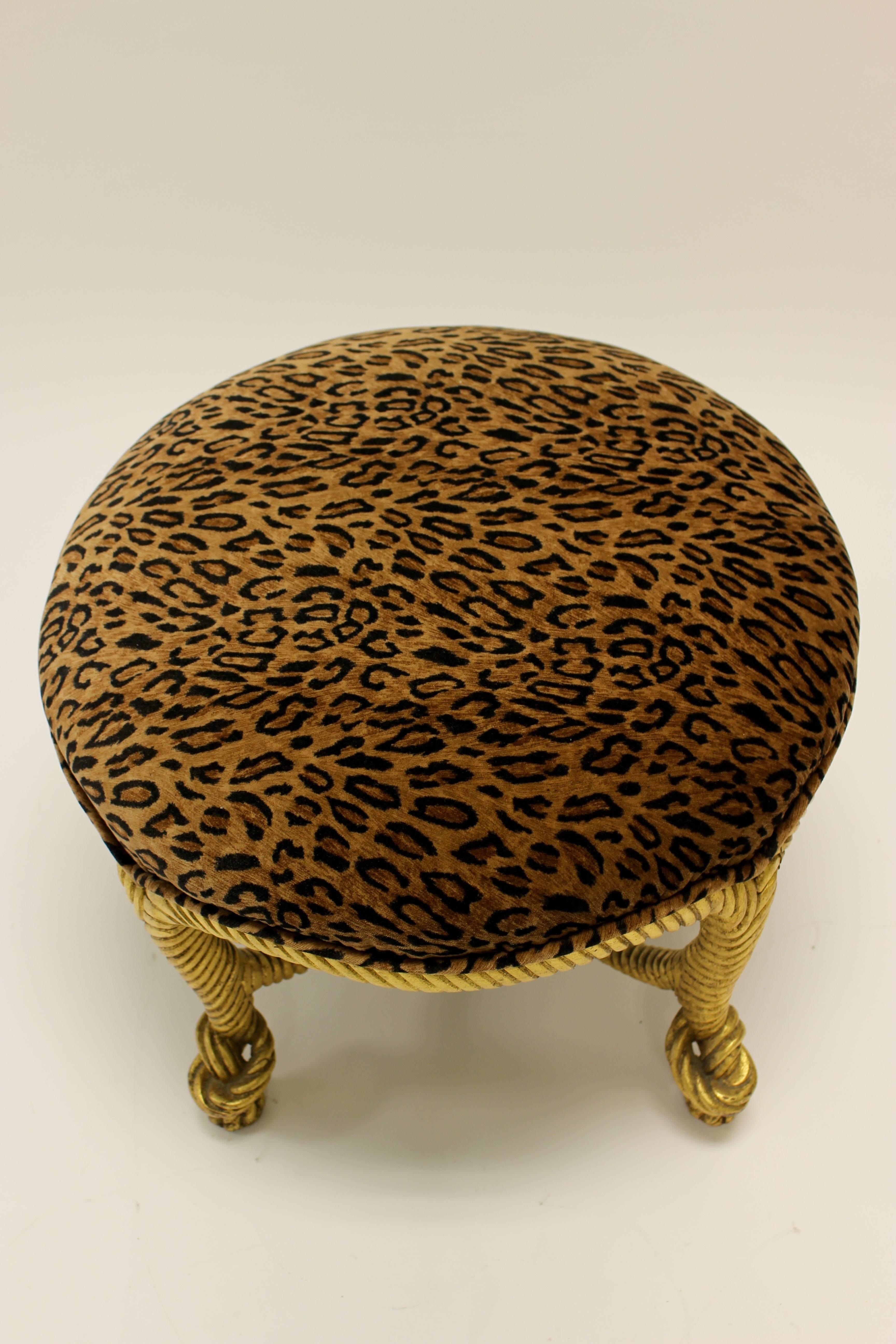 Francese Sgabello decorativo francese in stile Napoleone III in corda di legno dorato con tessuto animale in vendita