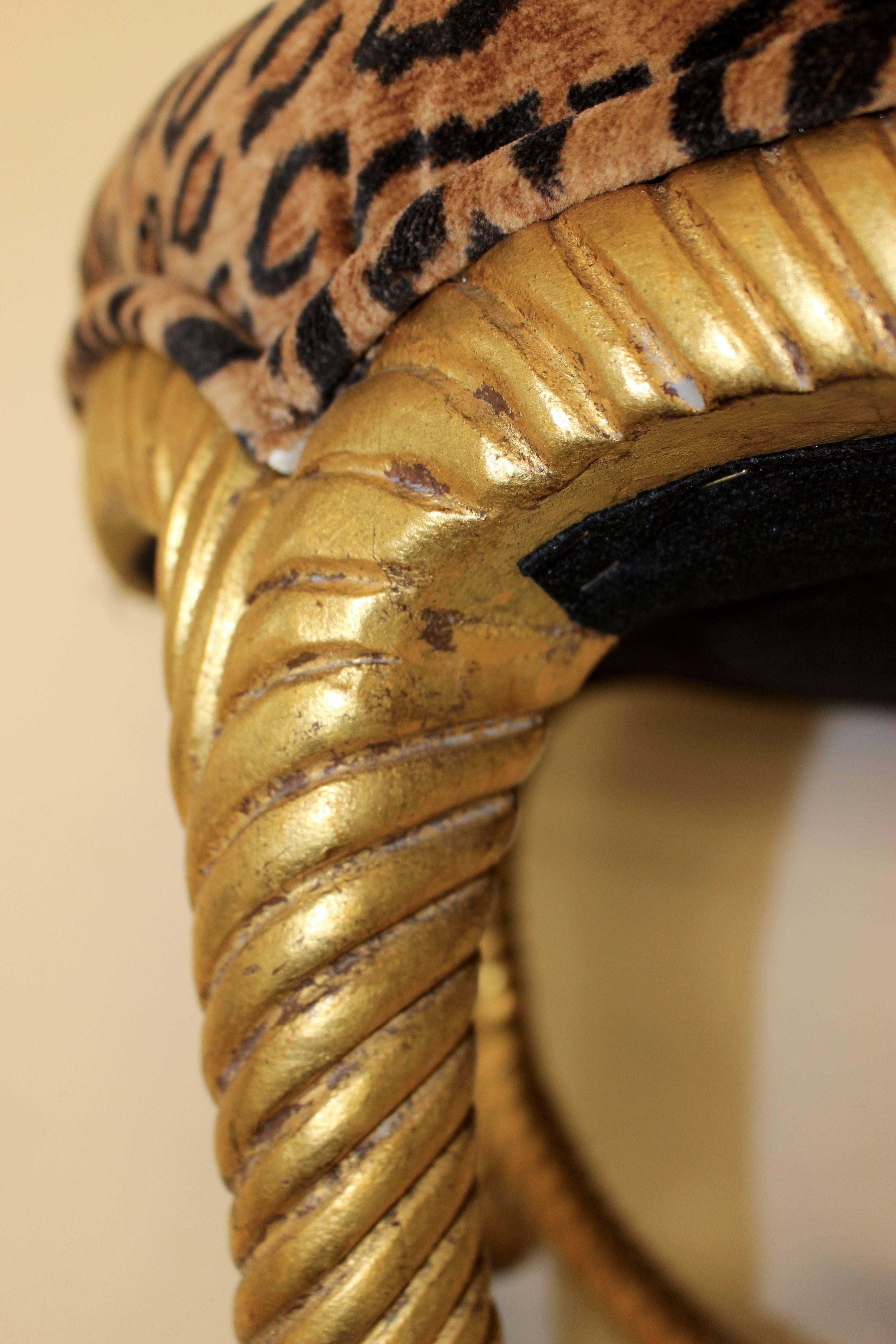 Sgabello decorativo francese in stile Napoleone III in corda di legno dorato con tessuto animale In condizioni buone in vendita a Palm Desert, CA