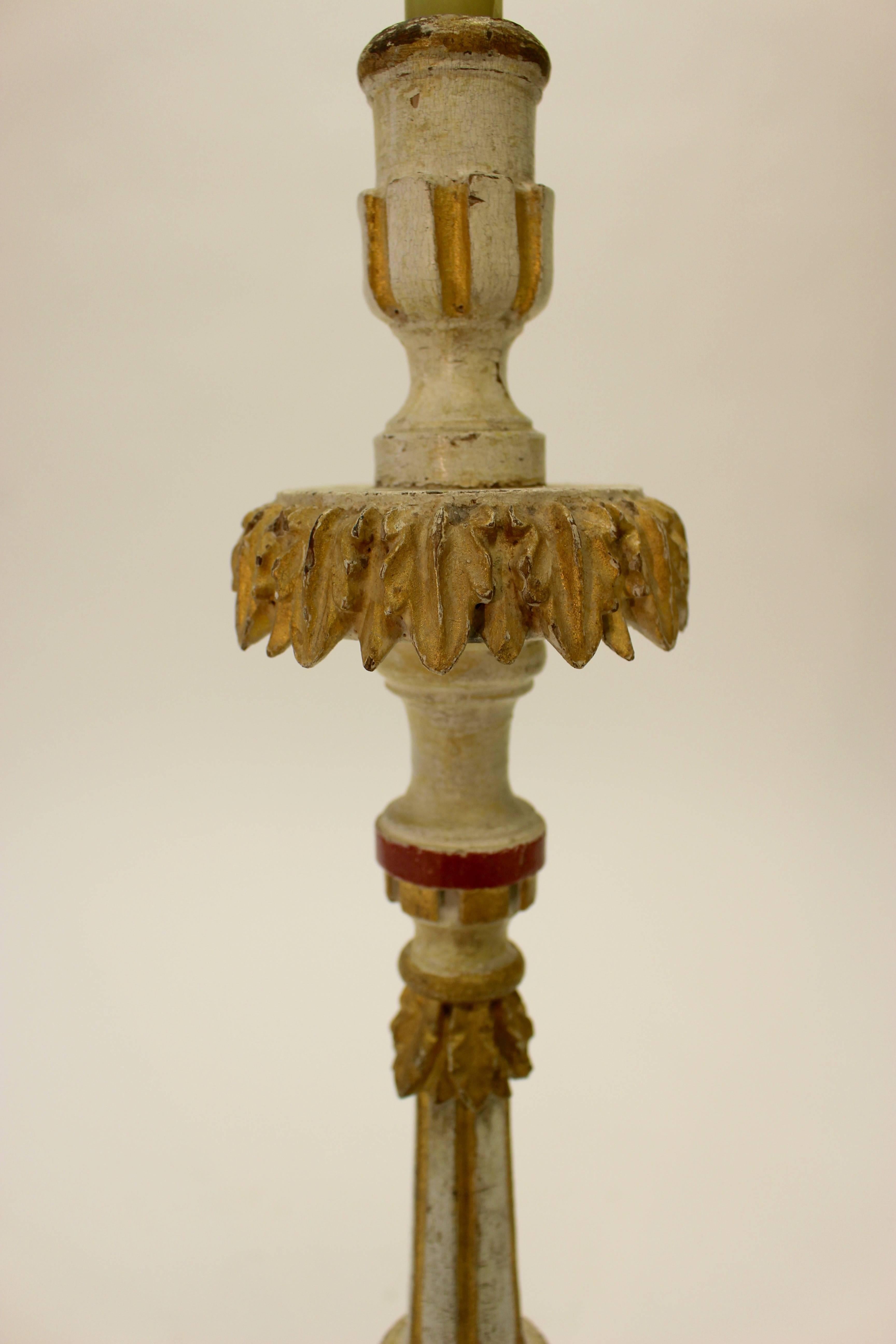 Coppia di candelabri a grillo decorati in crema e policromia del XIX secolo in vendita 2