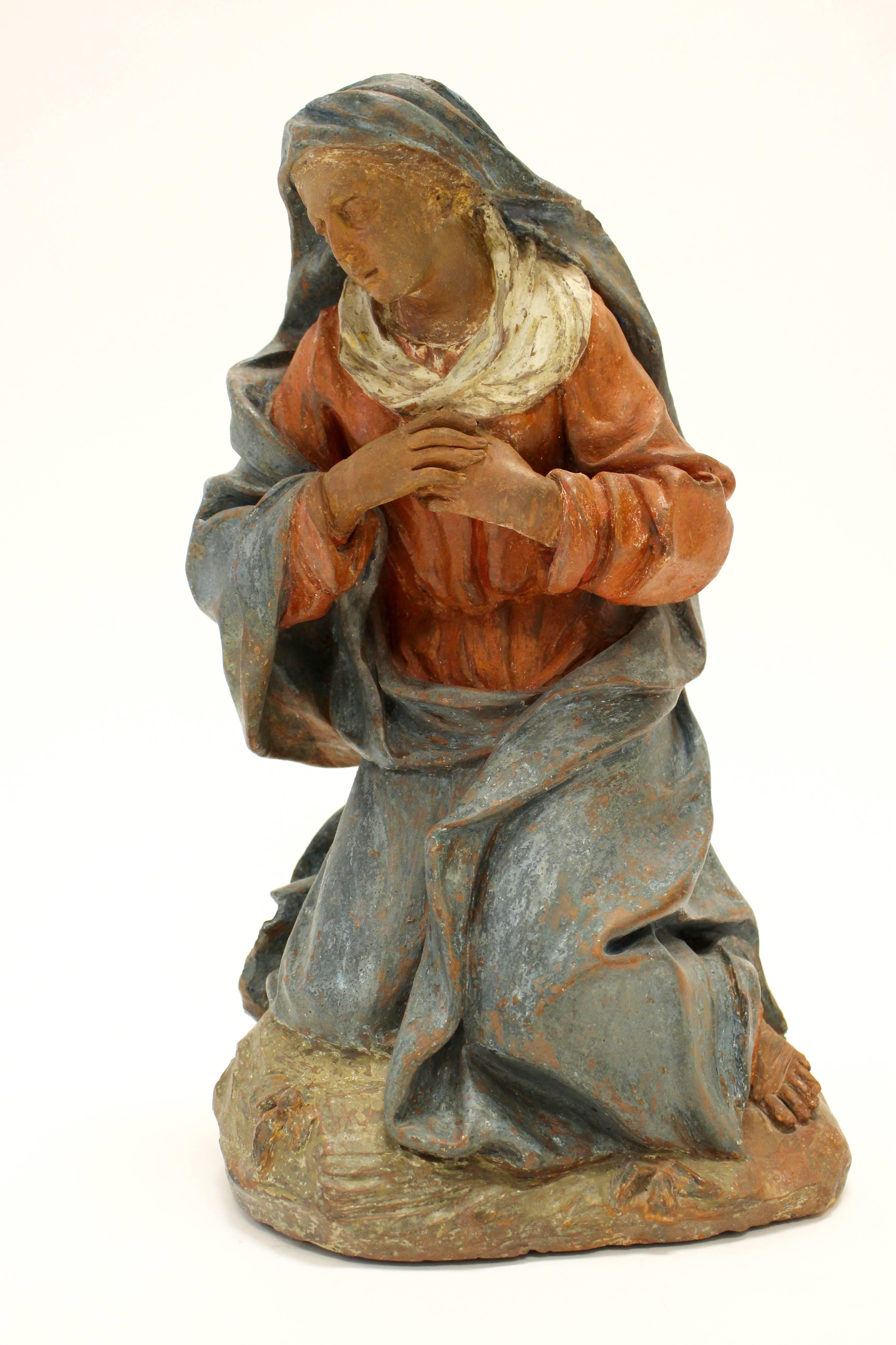 18th Century Continental Polychrome Terracotta Sculpture of the Kneeling Virgin For Sale 3