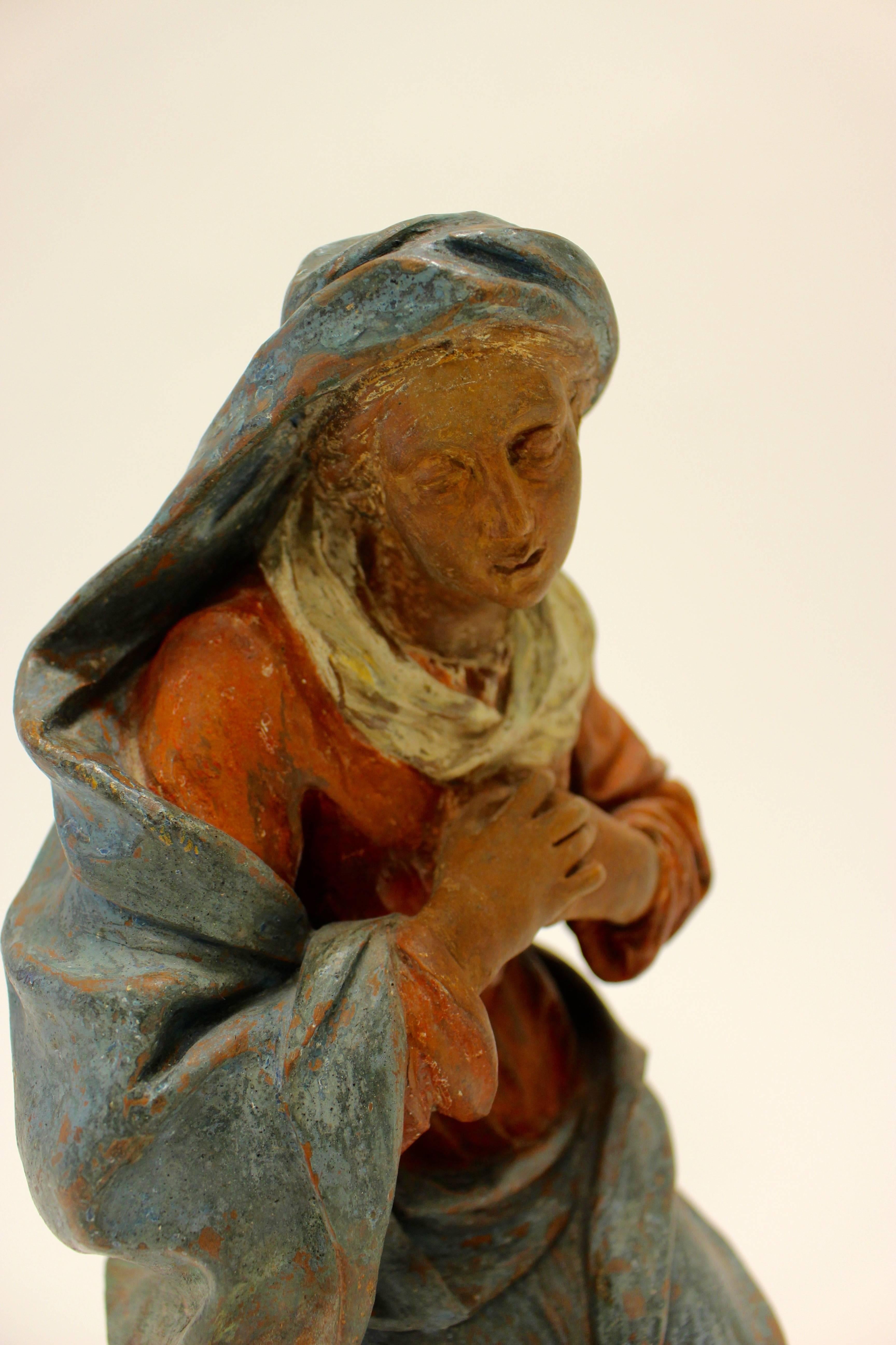 18th Century Continental Polychrome Terracotta Sculpture of the Kneeling Virgin For Sale 1