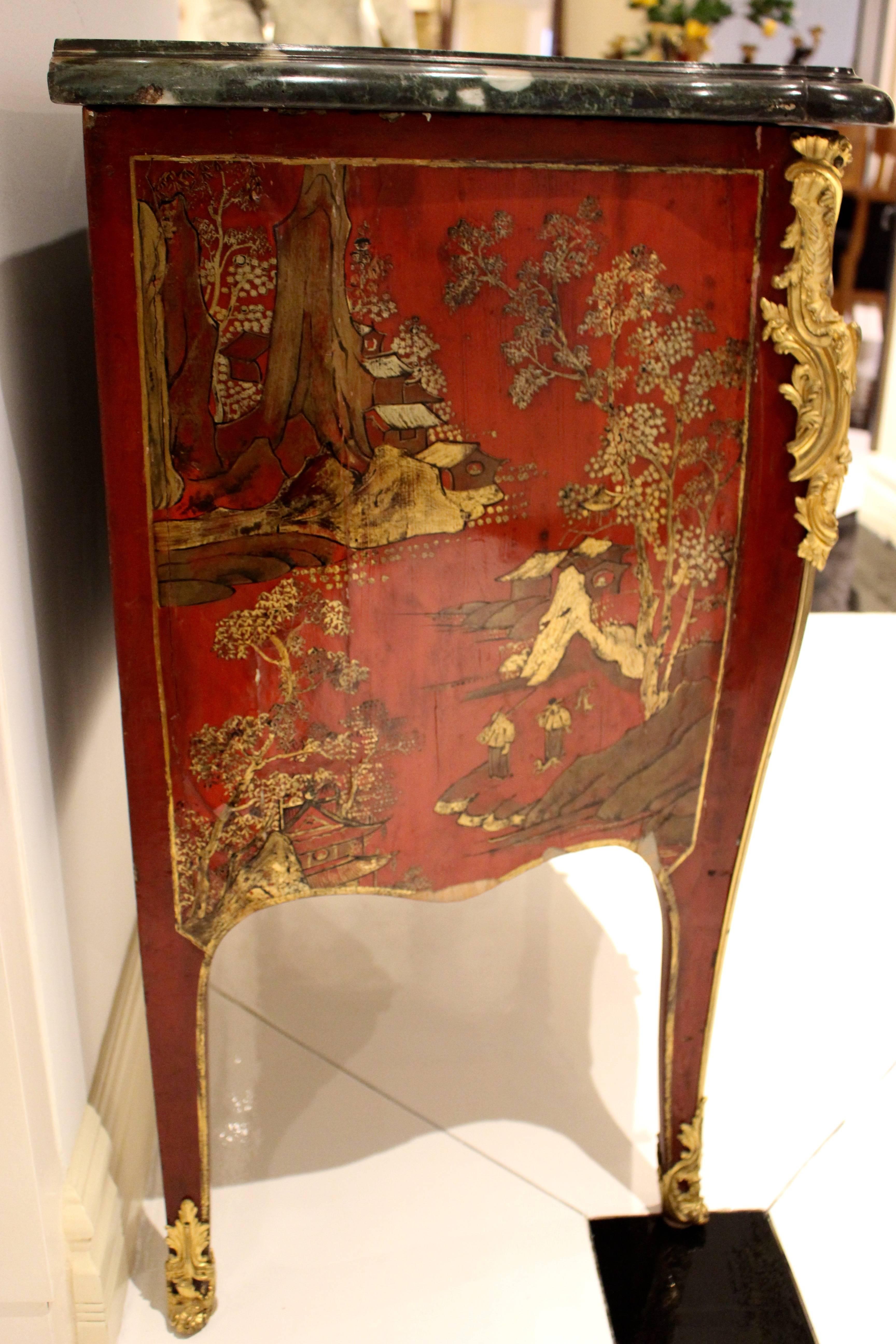Louis XV Style Early 19th Century Red Lacquer Commode with Chinoiseries Scenes In Good Condition In Palm Desert, CA