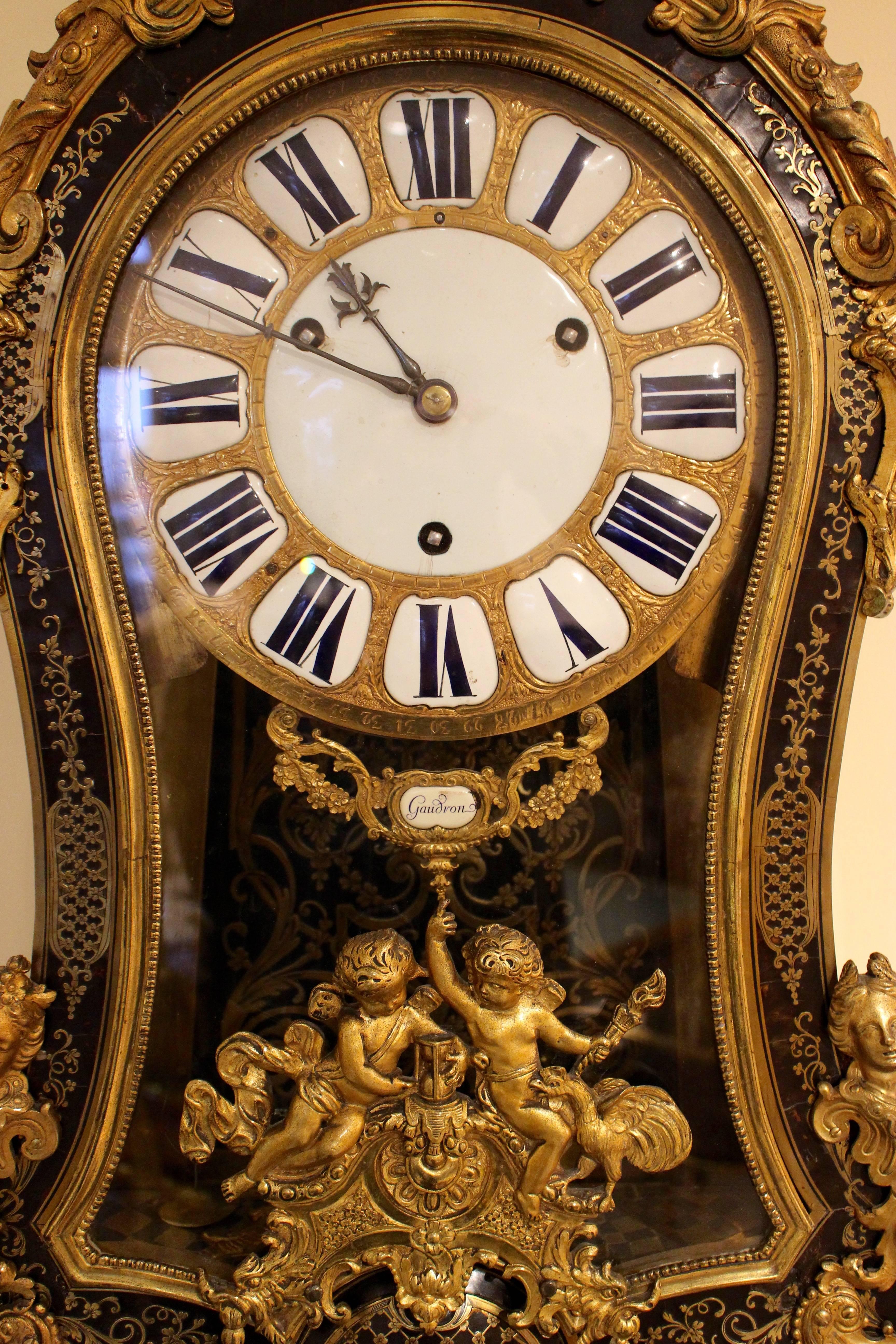 A French period Régence Boulle marquetry bracket clock from the early 18th century with Antoine Gaudron movement, ormolu mounts, brass and tortoiseshell inlay and mythological décor. Born in the early years of the 18th century, during the French