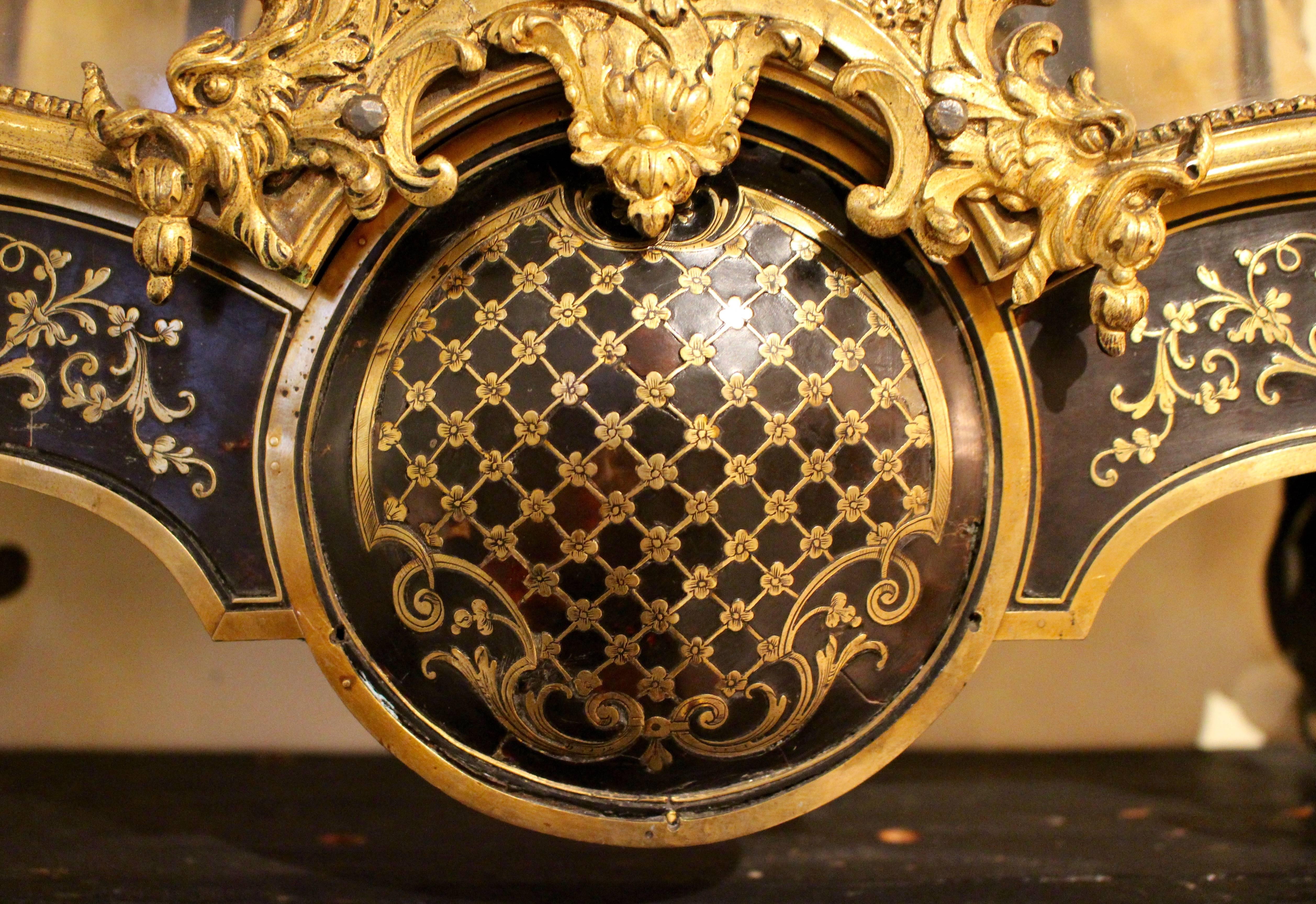 1720s French Régence Ormolu, Brass-Inlaid, Tortoiseshell Boulle Marquetry Clock In Good Condition In Palm Desert, CA