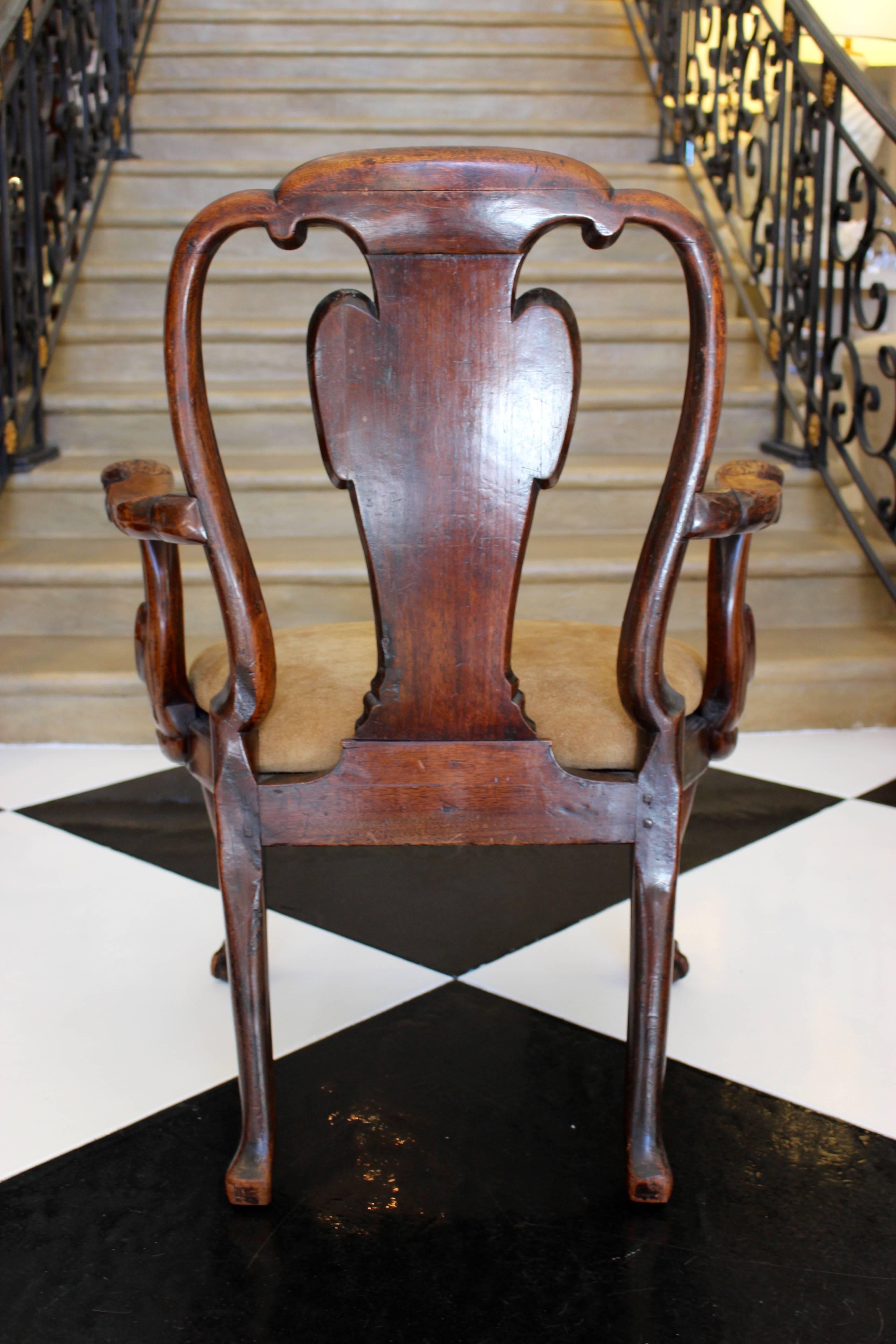 Pair of English George III 1730s Stamped Burl Walnut Armchairs with Eagle Heads For Sale 2