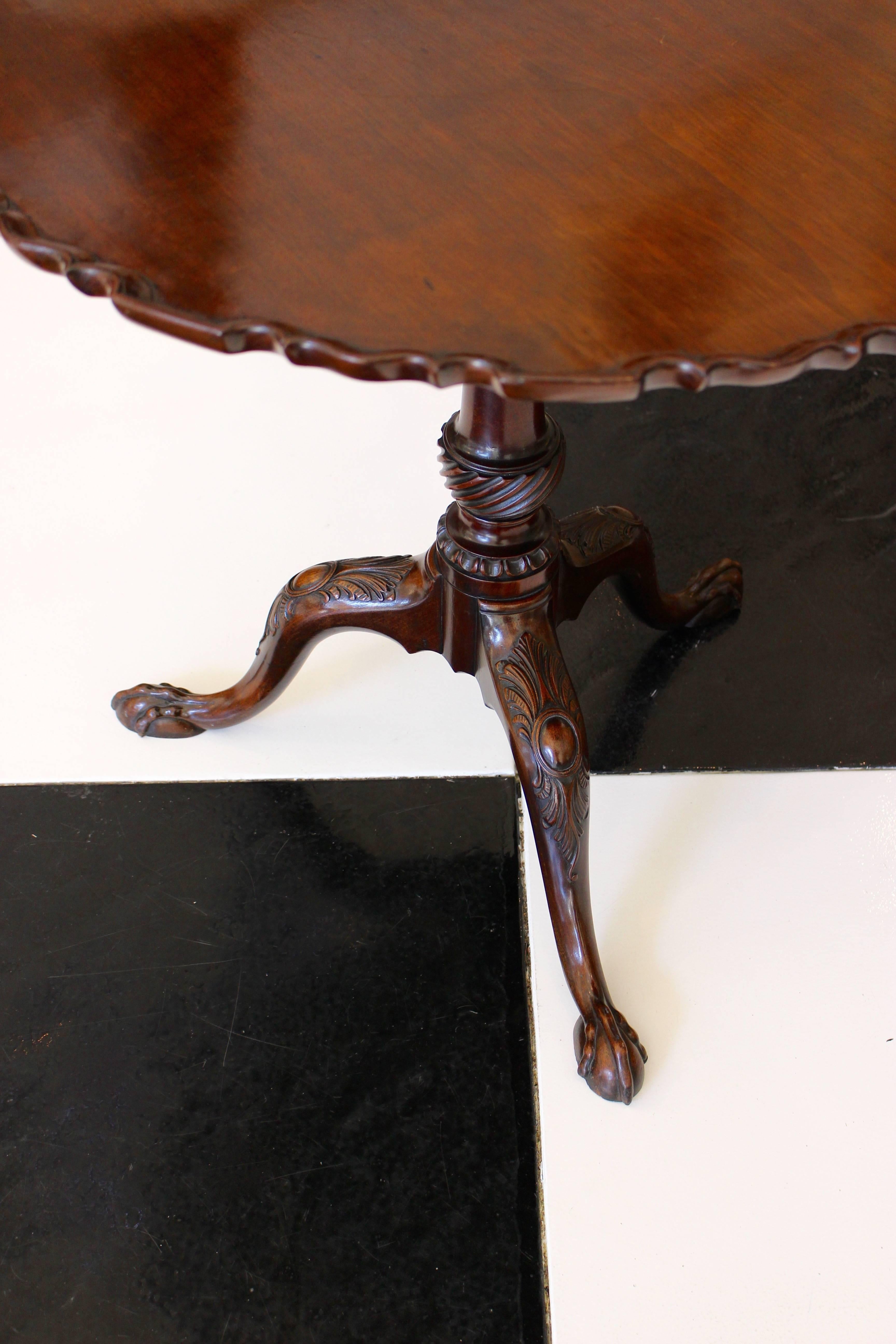 Turned Mid-18th Century English George II Mahogany Tripod Table with Pie-Crust Tilt-Top For Sale