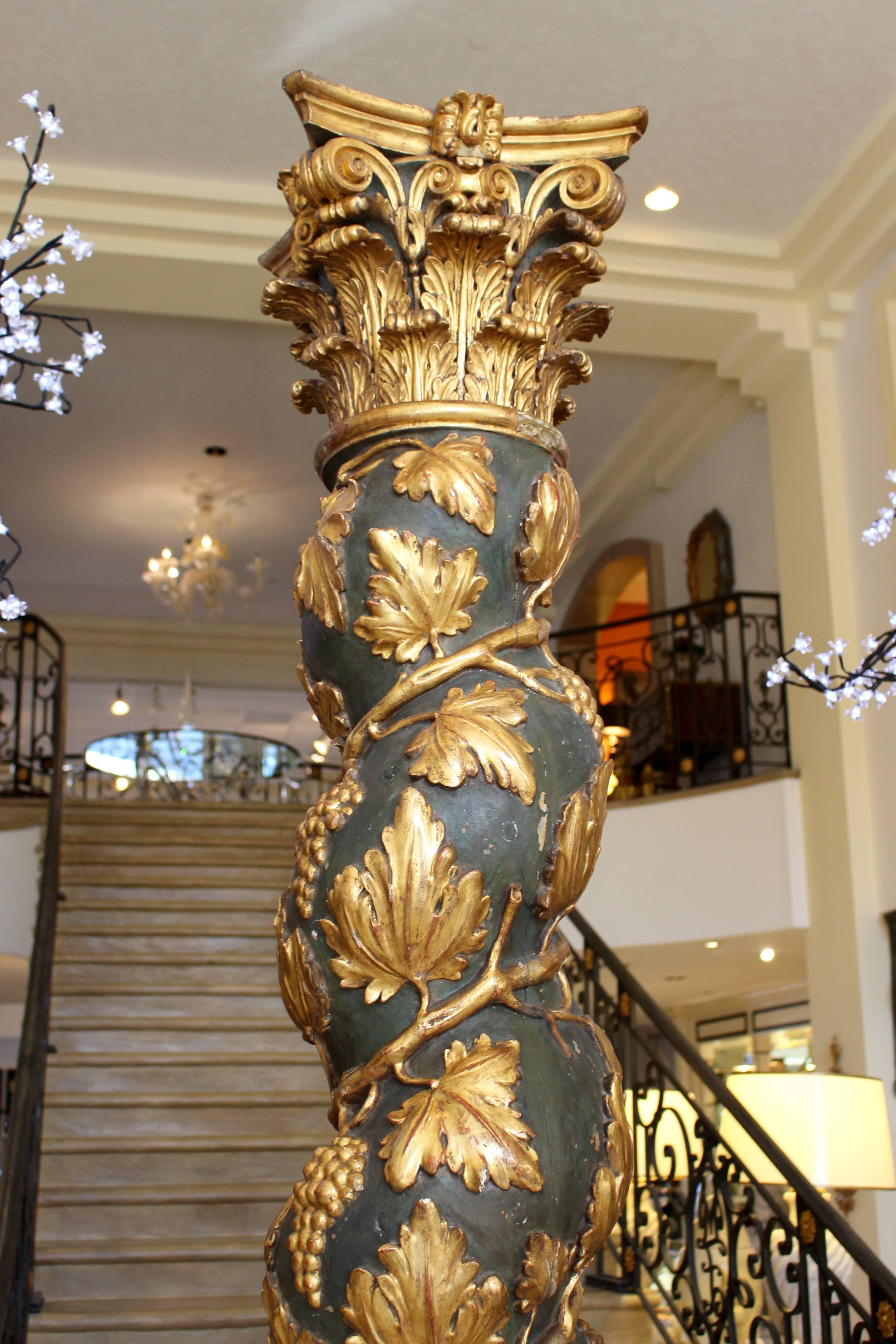 A pair of Italian green-painted and parcel gilt solomonic columns from the 19th Century. 