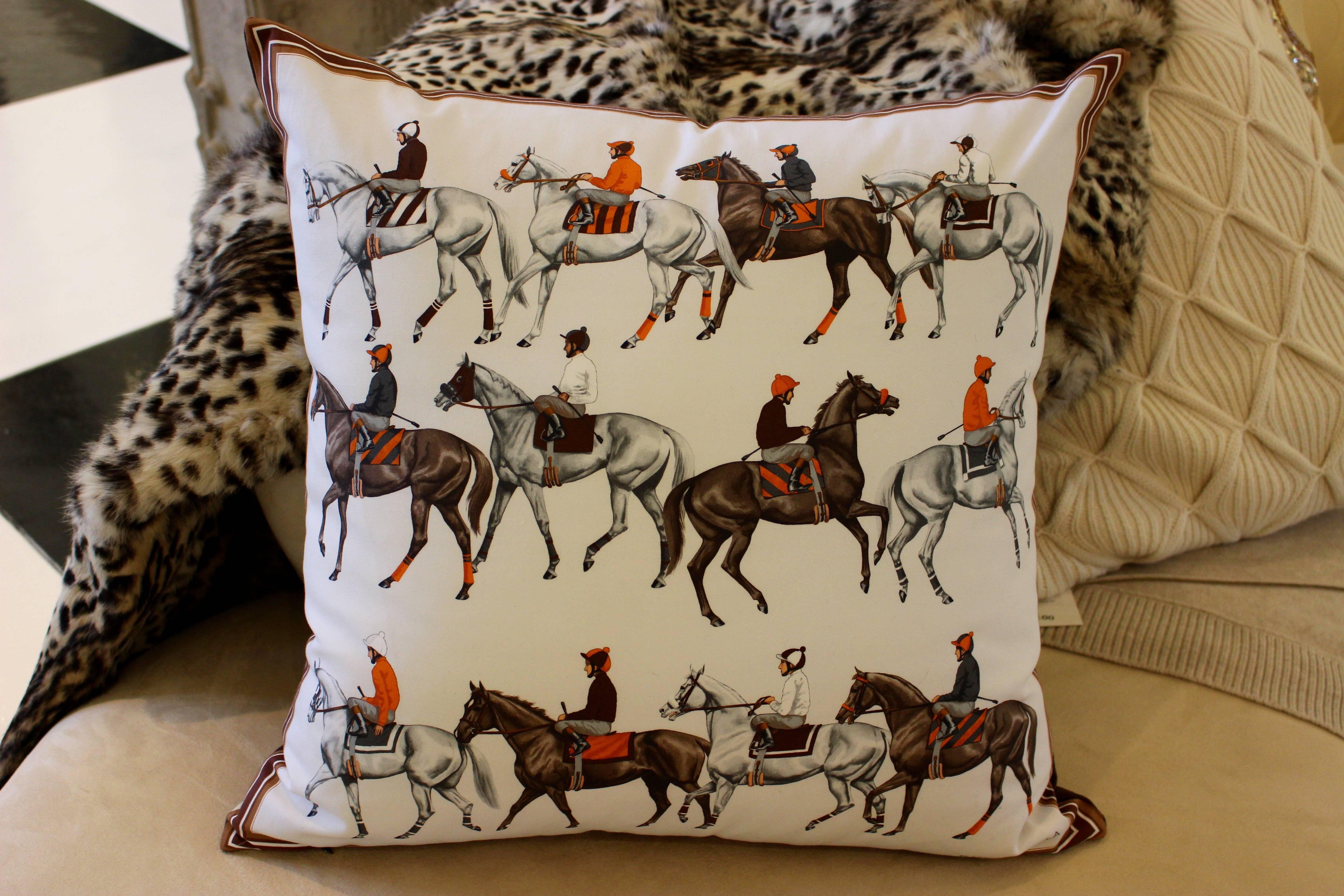 Equestrian Pillow  In Excellent Condition In Palm Desert, CA