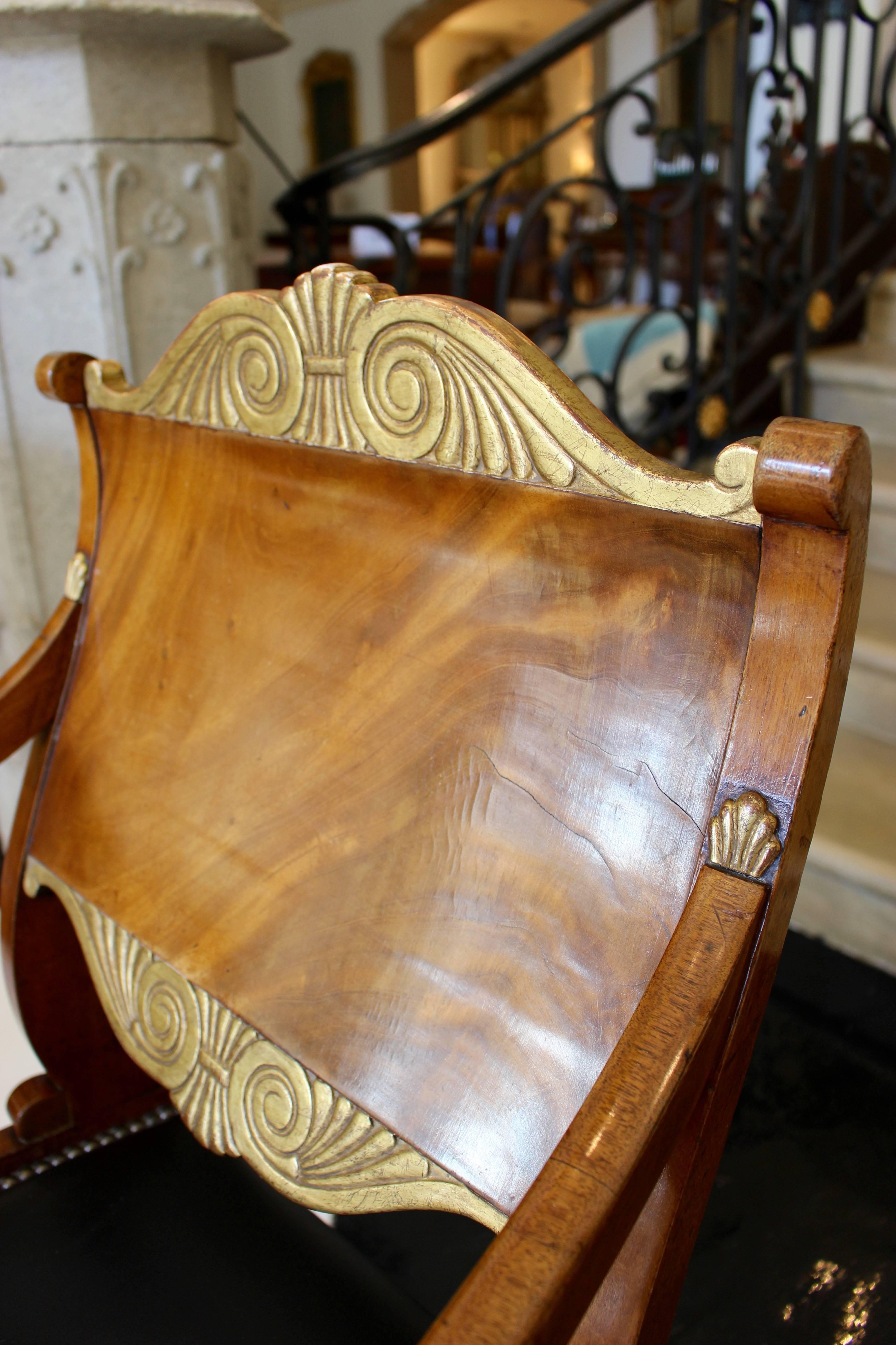 Pair of 18th Century Russian Neoclassical Period Mahogany Parcel-Gilt Armchairs For Sale 1