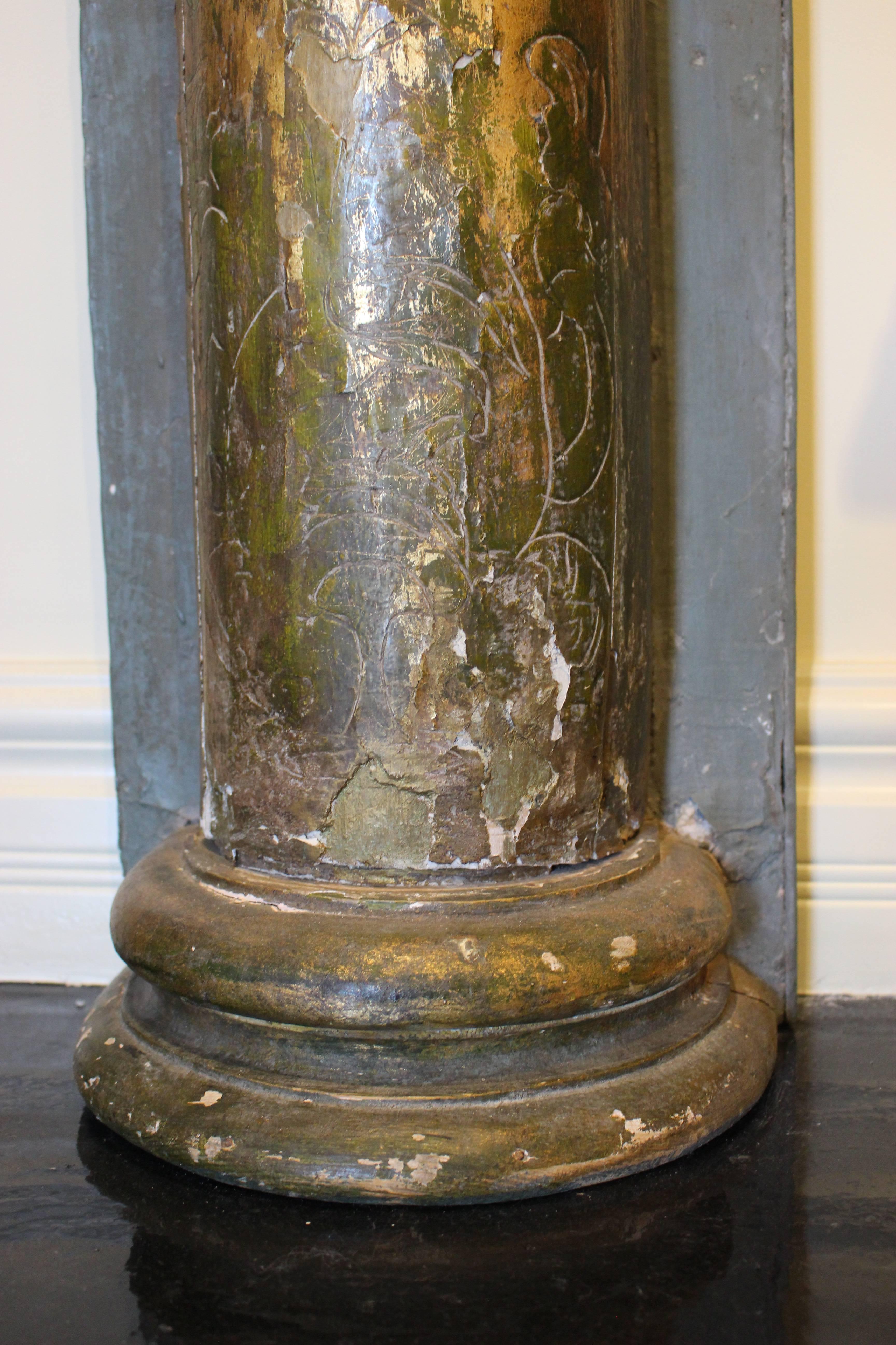 colonne corinthienne italienne demi-ronde sculptée et dorée avec panneau arrière peint en vente 2
